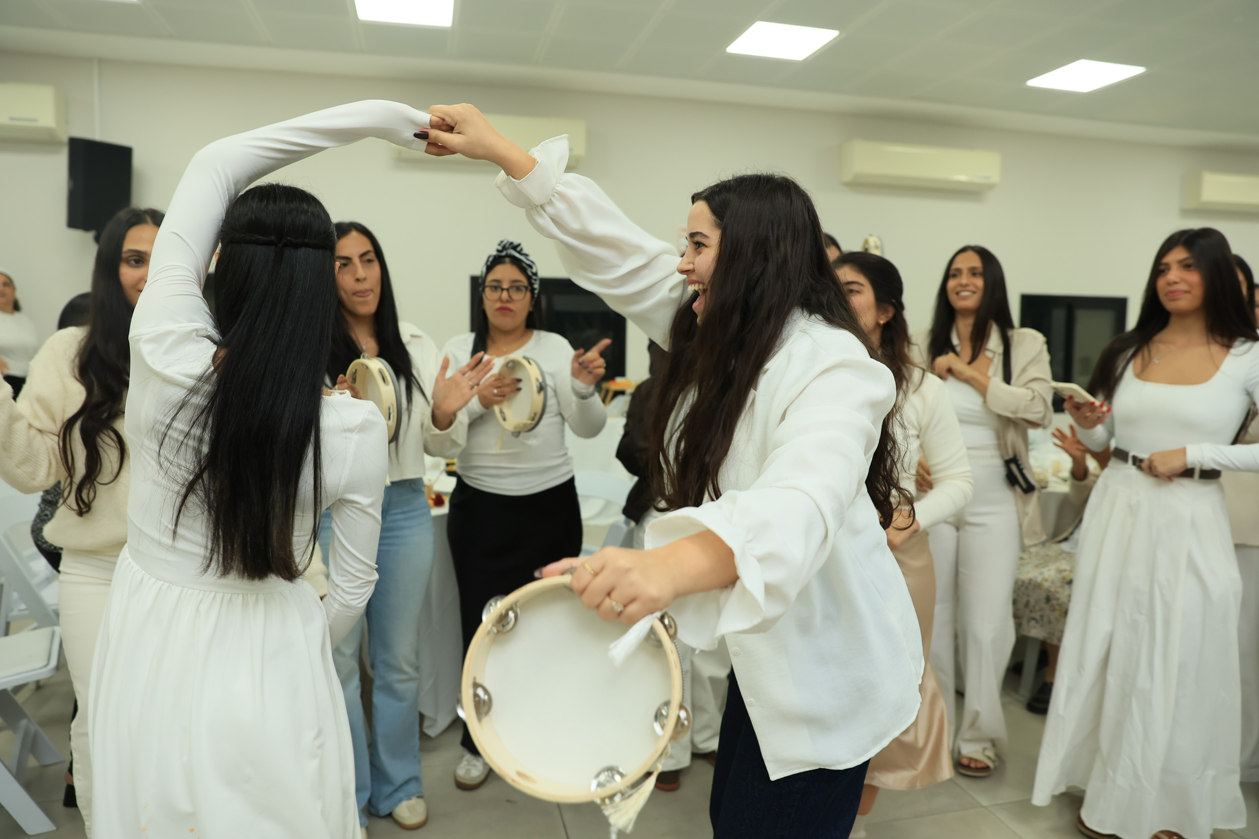 נטף הפרשת חלה. שני ויזל | צלמת הריון, צילומי משפחה וצילומי בוק בת מצווה