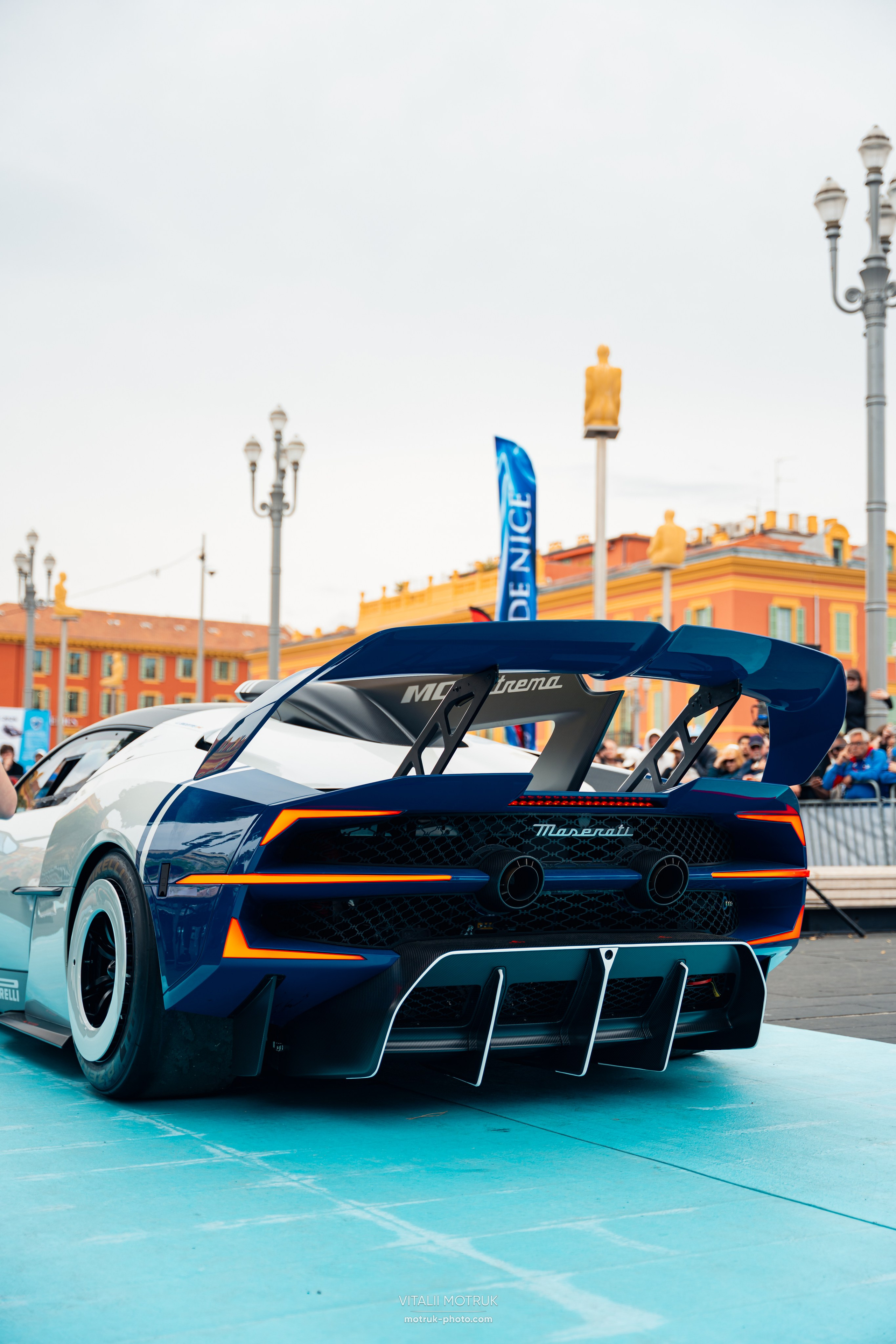Legends de Nice. Photographe de voitures à Paris — Vitalii Motruk