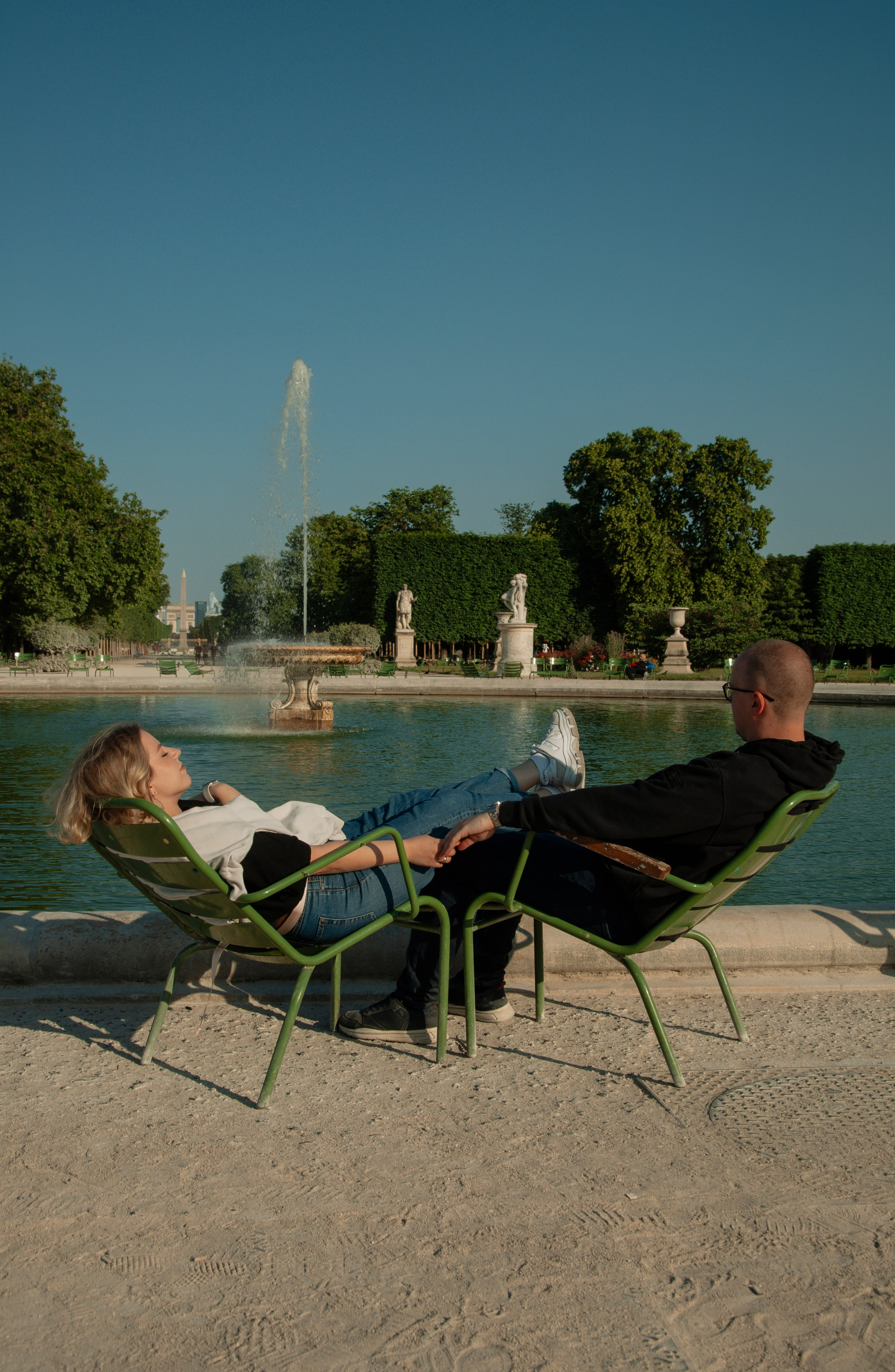 Couple photoshoot near the Louvre. Paris photographer — Polina Osipova