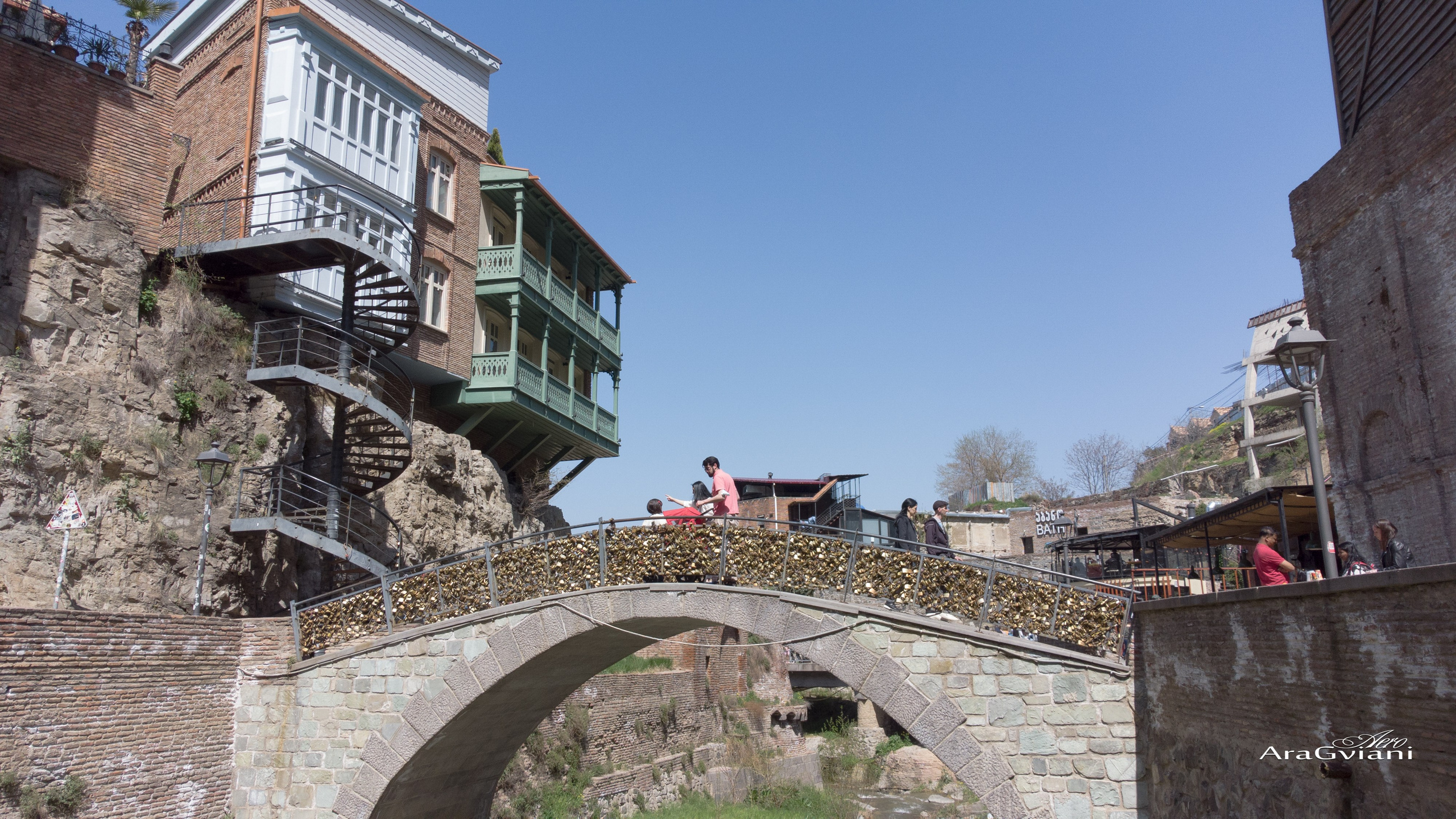 გასეირნება ძველ თბილისში. FramefreeMan