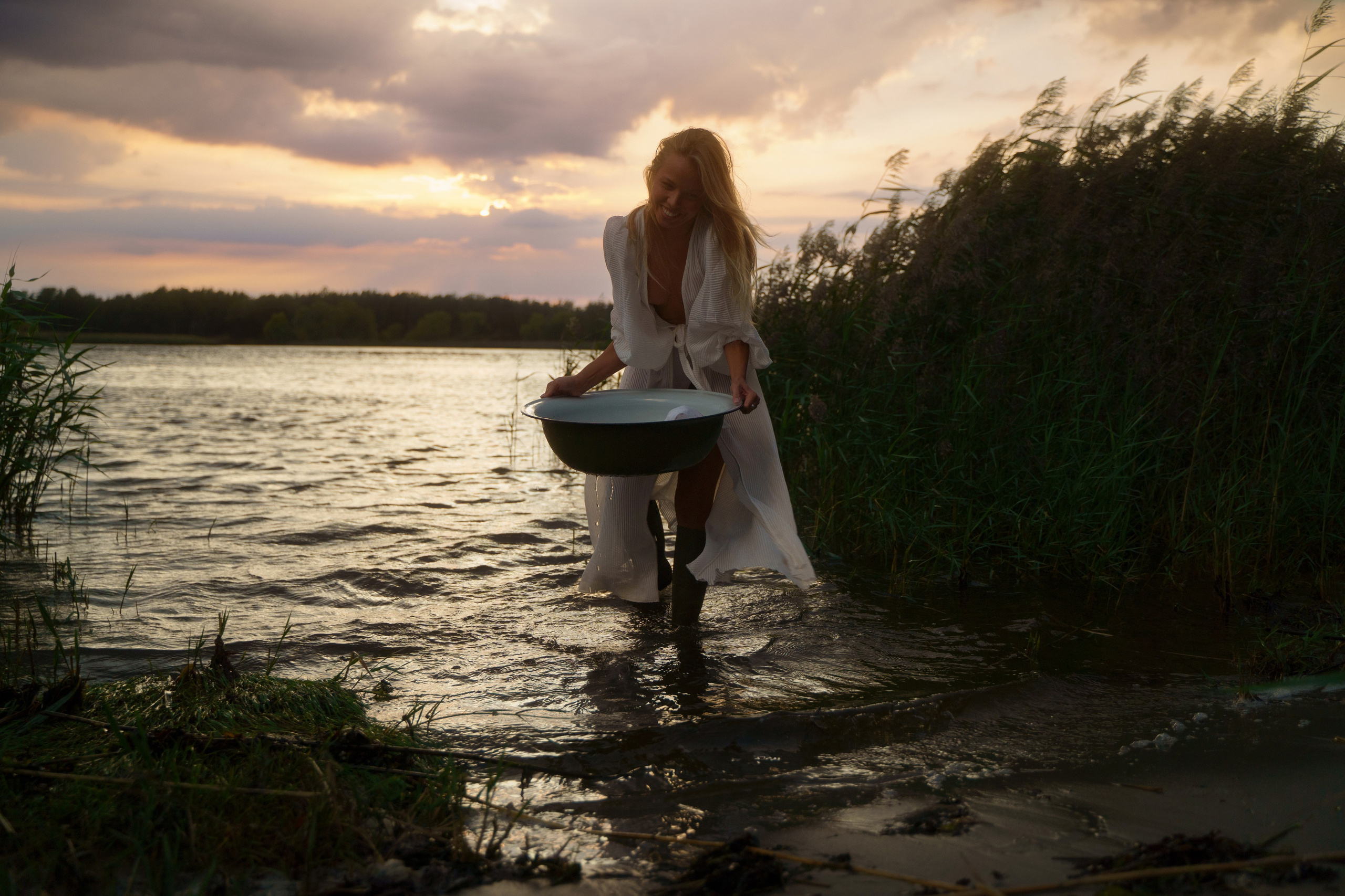Storm, linen and milk