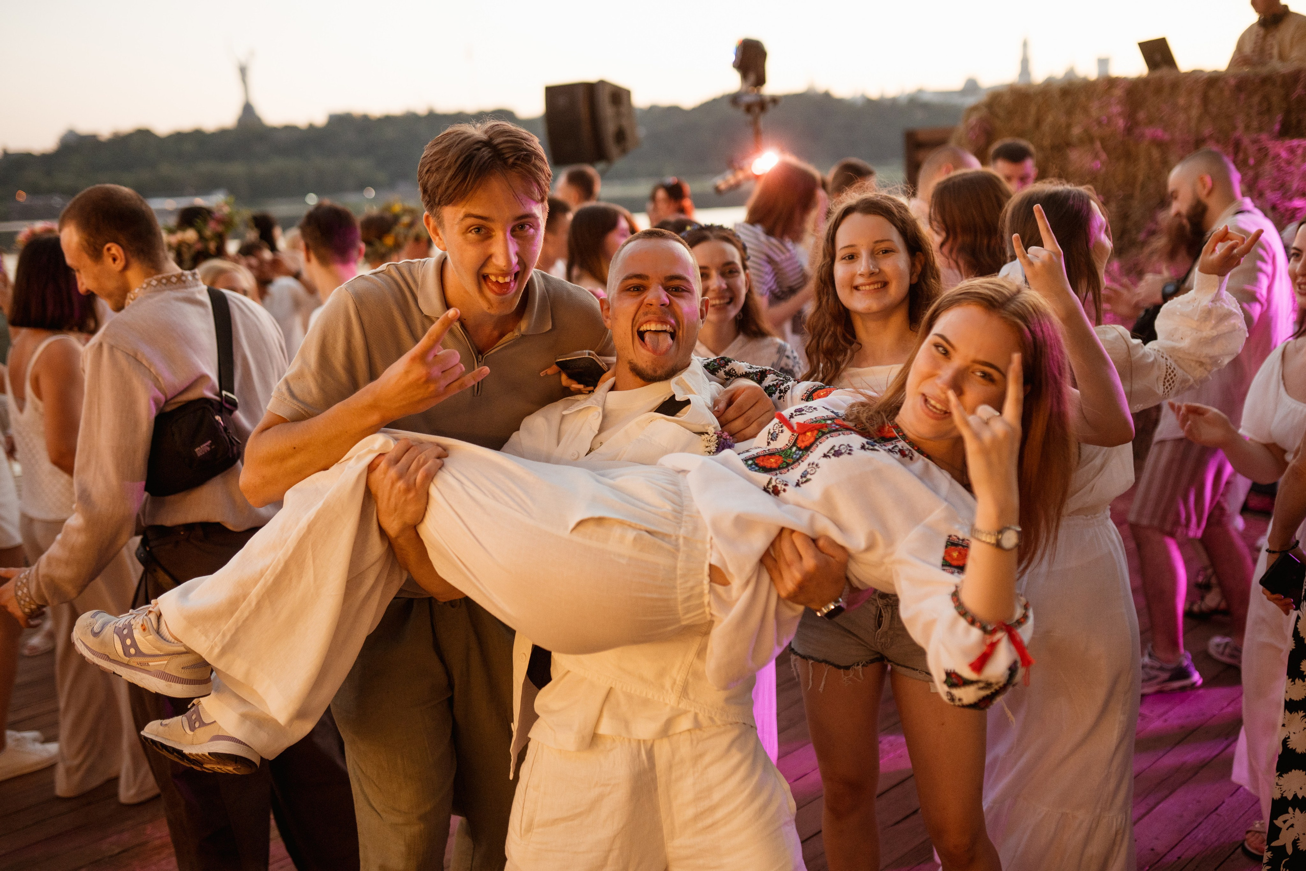 Milk Bar Party. Kostiantyn Holinchenko. Reportage and portrait photographer