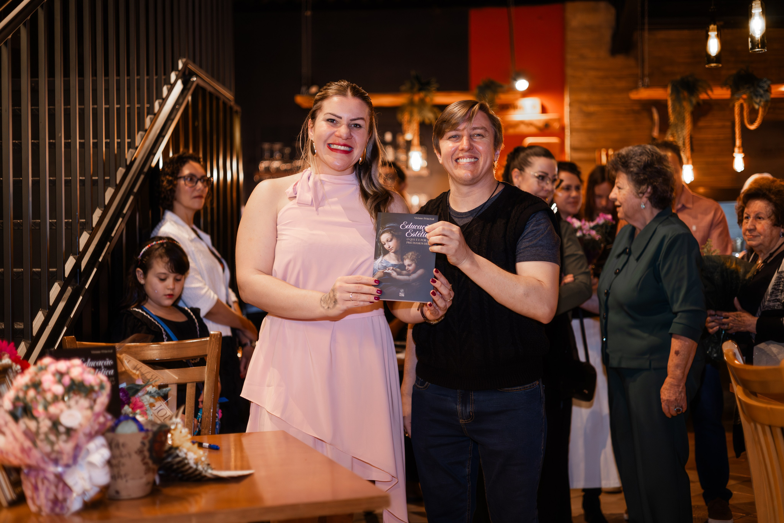 Lançamento de Livro Vivi Princival
