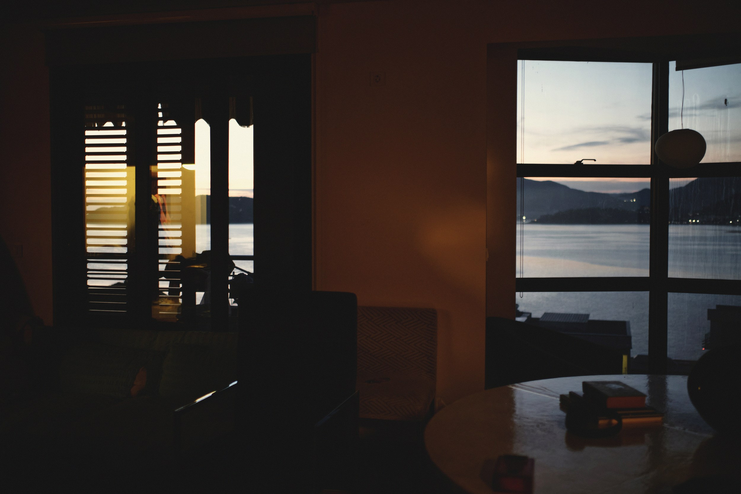 «Ожидание». Евгения. Вдохновляясь творчеством Эдварда Хоппера. Портретный фотограф Алена Новгородцева