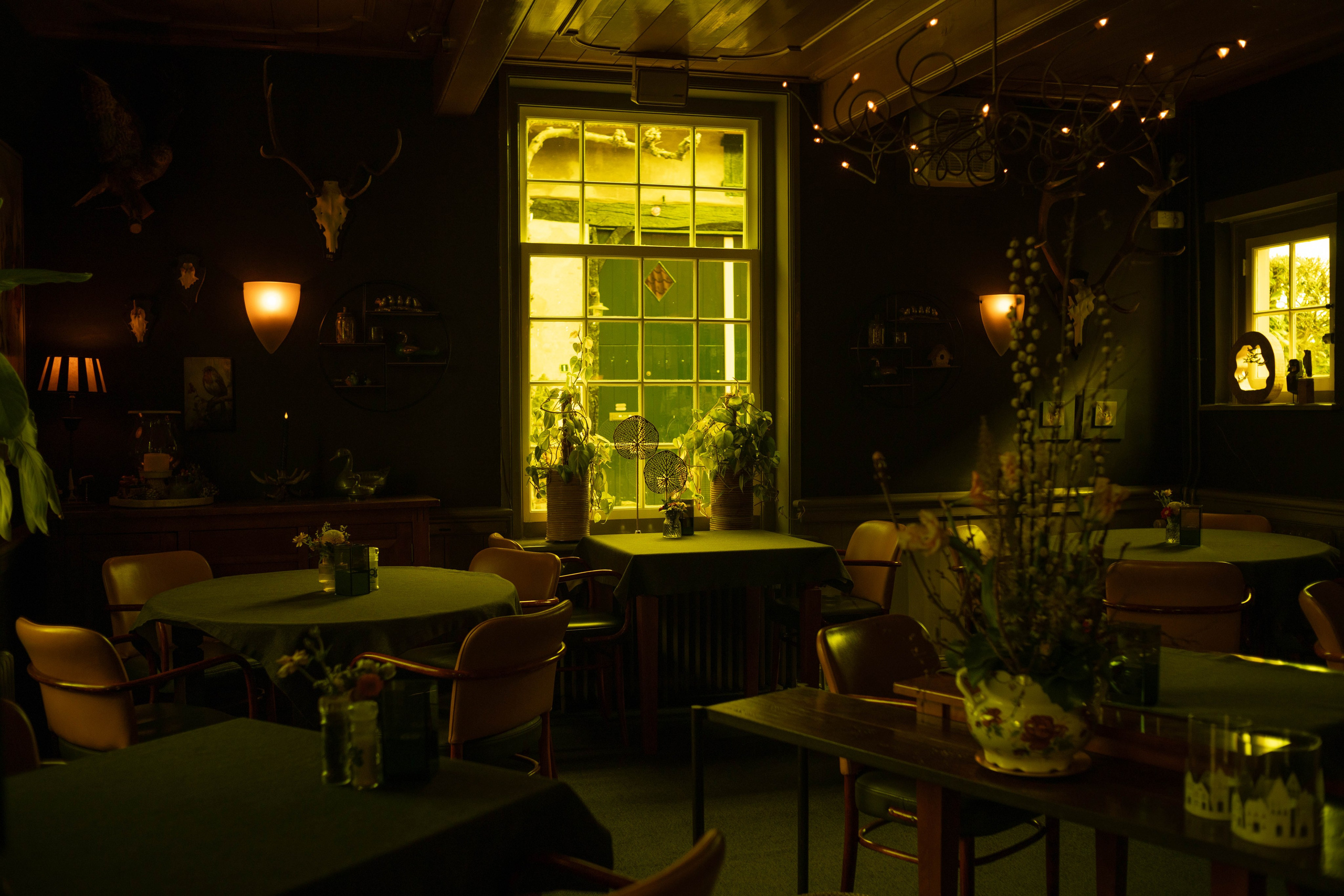 Het Wapen van Bronkhorst Cafe Restraurant. Lero Photographer and a set designer|individual custom portrait and advertising photography in Zutphen