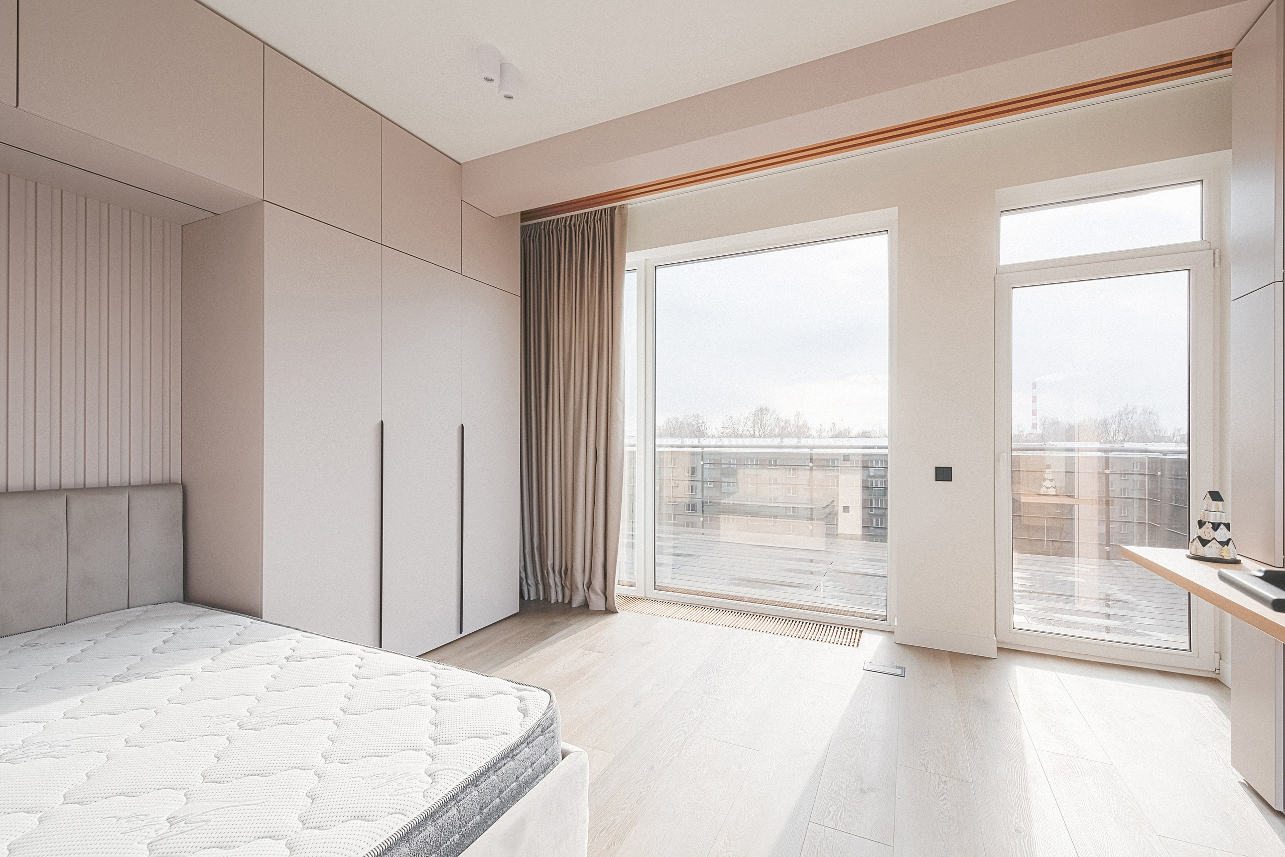 Flat on Buļļu st. Fotogrāfs Rīgā. Gīmenes, individuālās un dažādu produktu fotosesijas