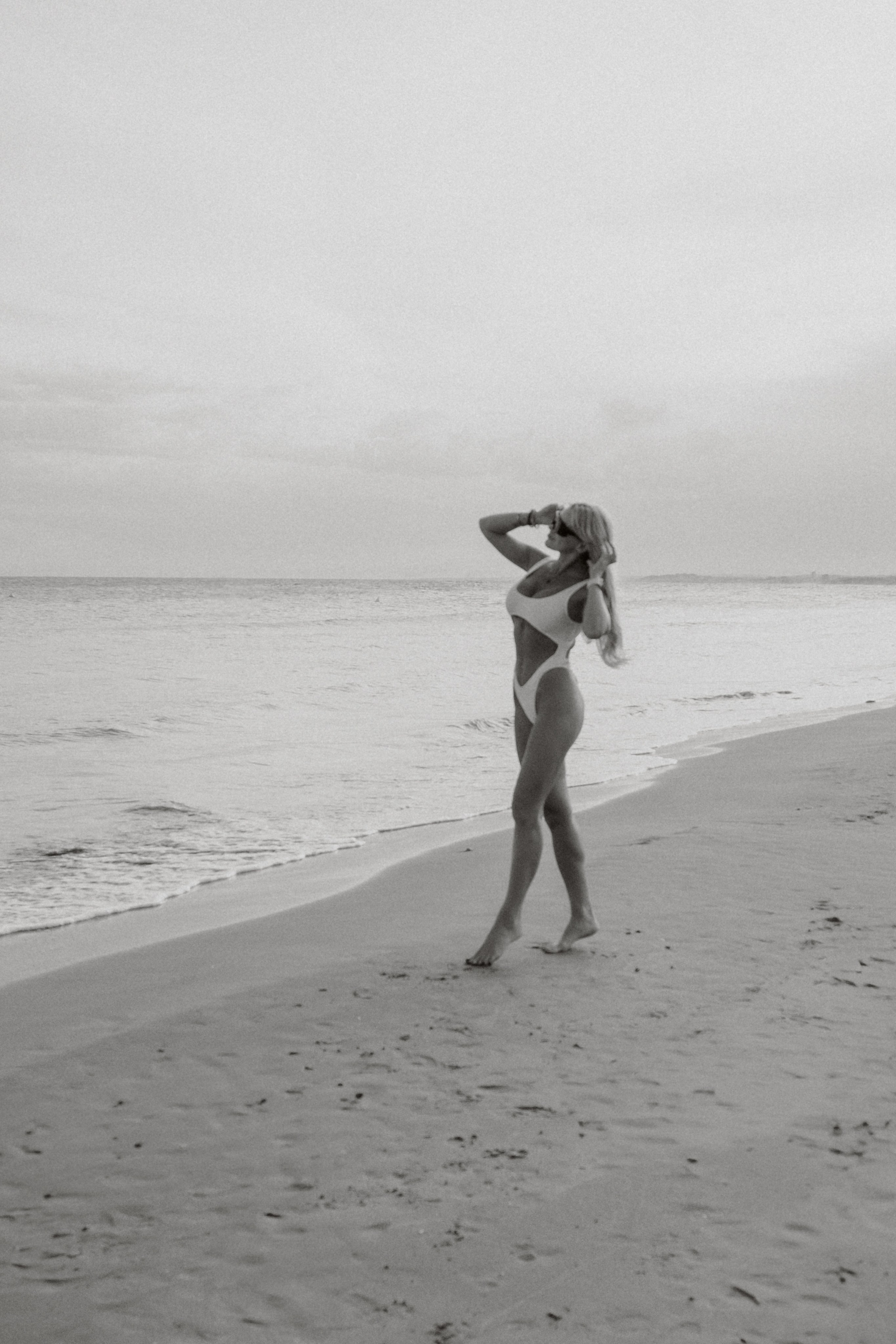 Sesión individual en la playa. Fotografía profesional en Calafell - Elena Medvedeva