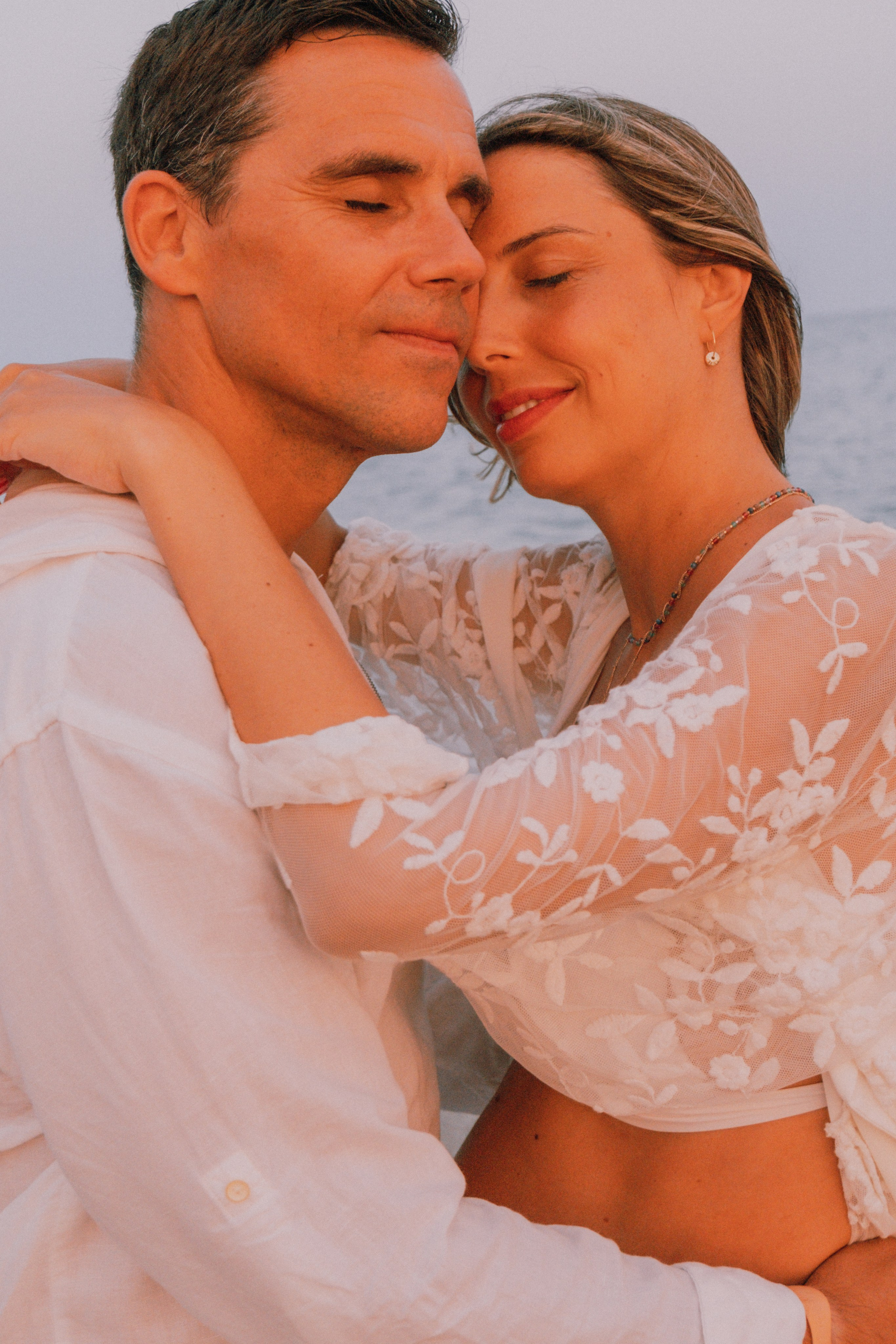 Sesión embarazo en la playa. Fotografía profesional en Calafell - Elena Medvedeva