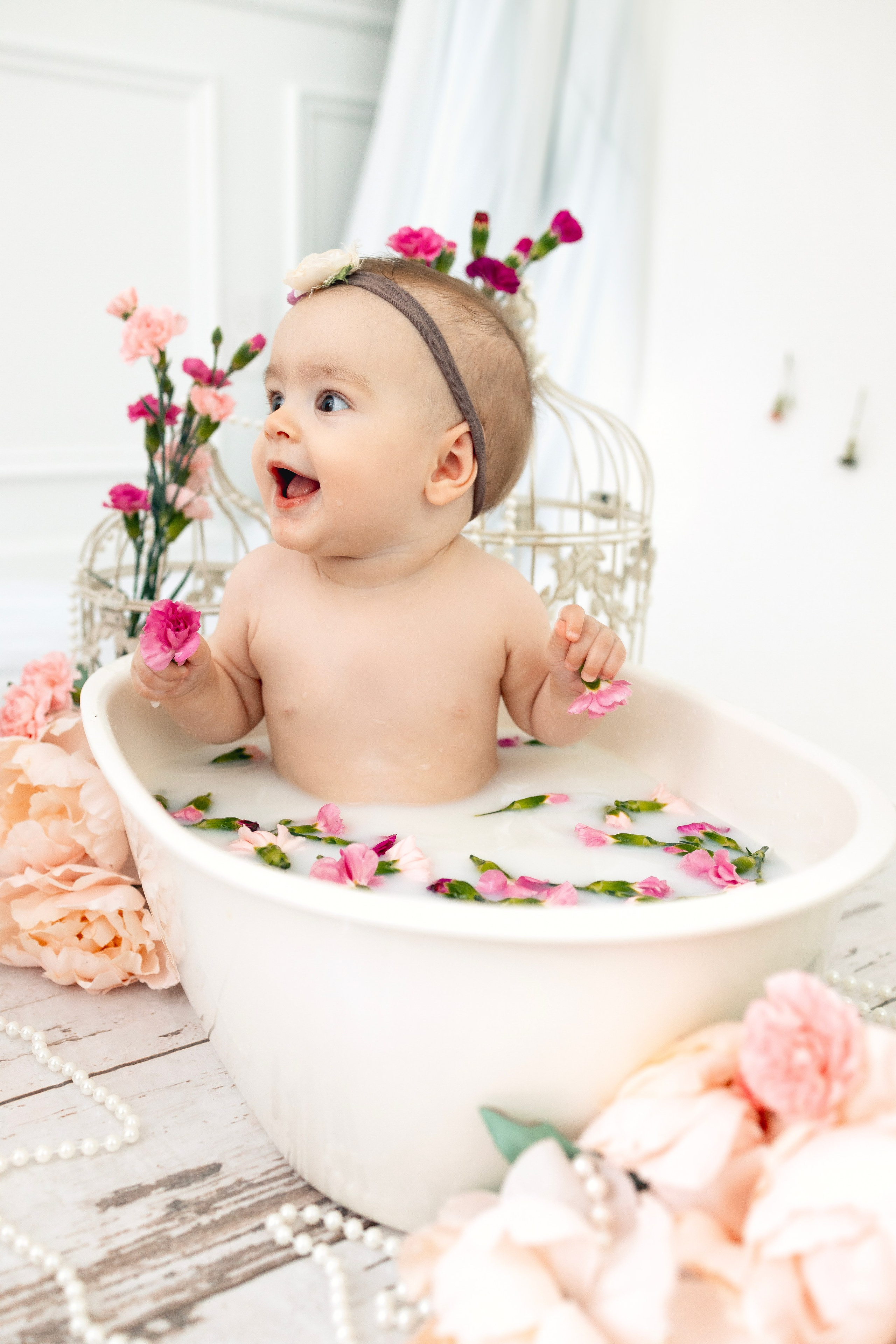 Milk bath. Anaeliseevaphoto.com