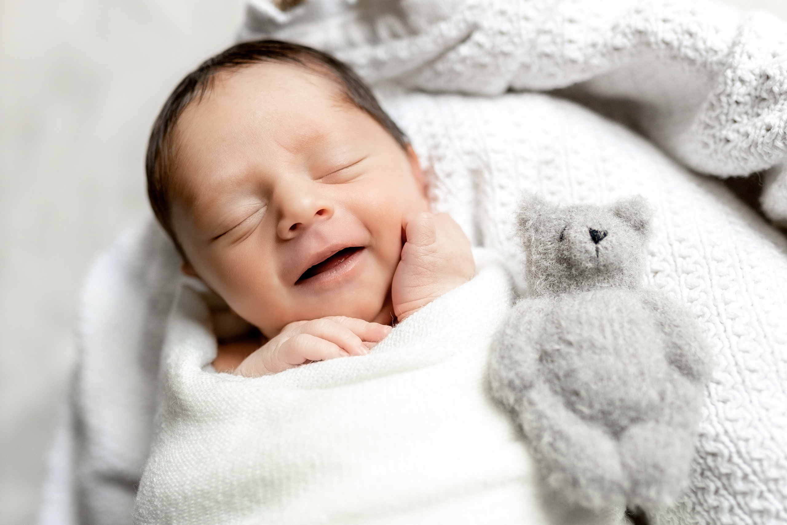 Newborn Lifestyle. Family photographer in Bay Area, California