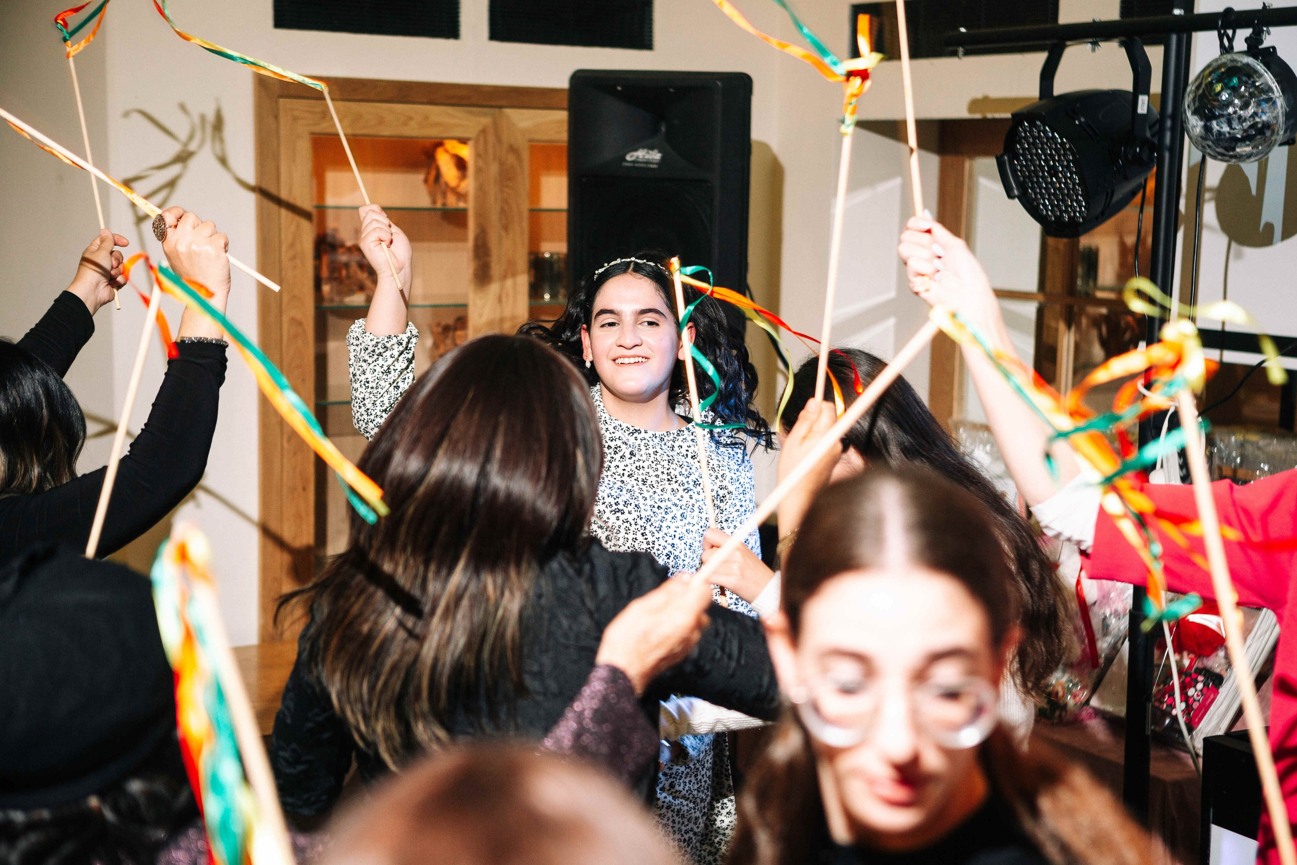 PARTY IN A RESTAURANT WITH THE WHOLE FAMILY. Https://shi-photo.com/
