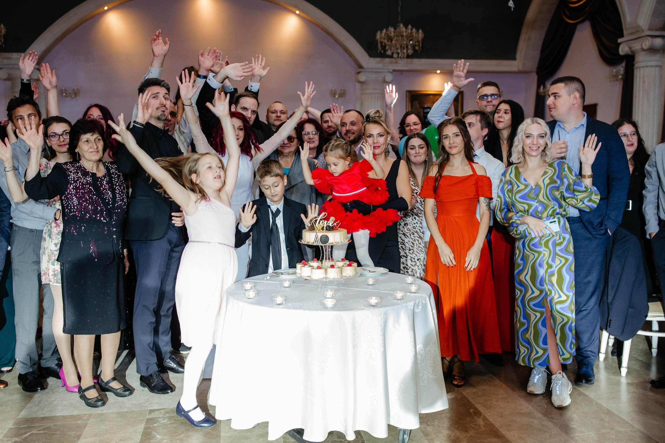 Nunta Elena & Tudor — Fotografie de nuntă în stil natural și elegant. Rares Bucur is a professional wedding photographer based in Cluj-Napoca, Romania, specializing in wedding photography