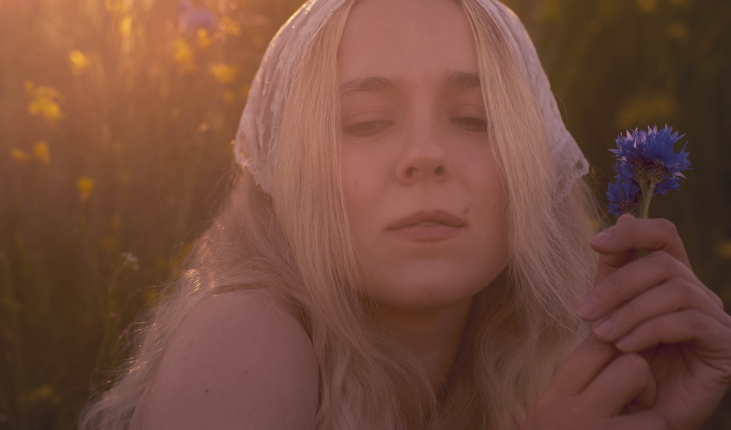 Rapsų laukai su Egle. Fotografija — Olga Bojarin