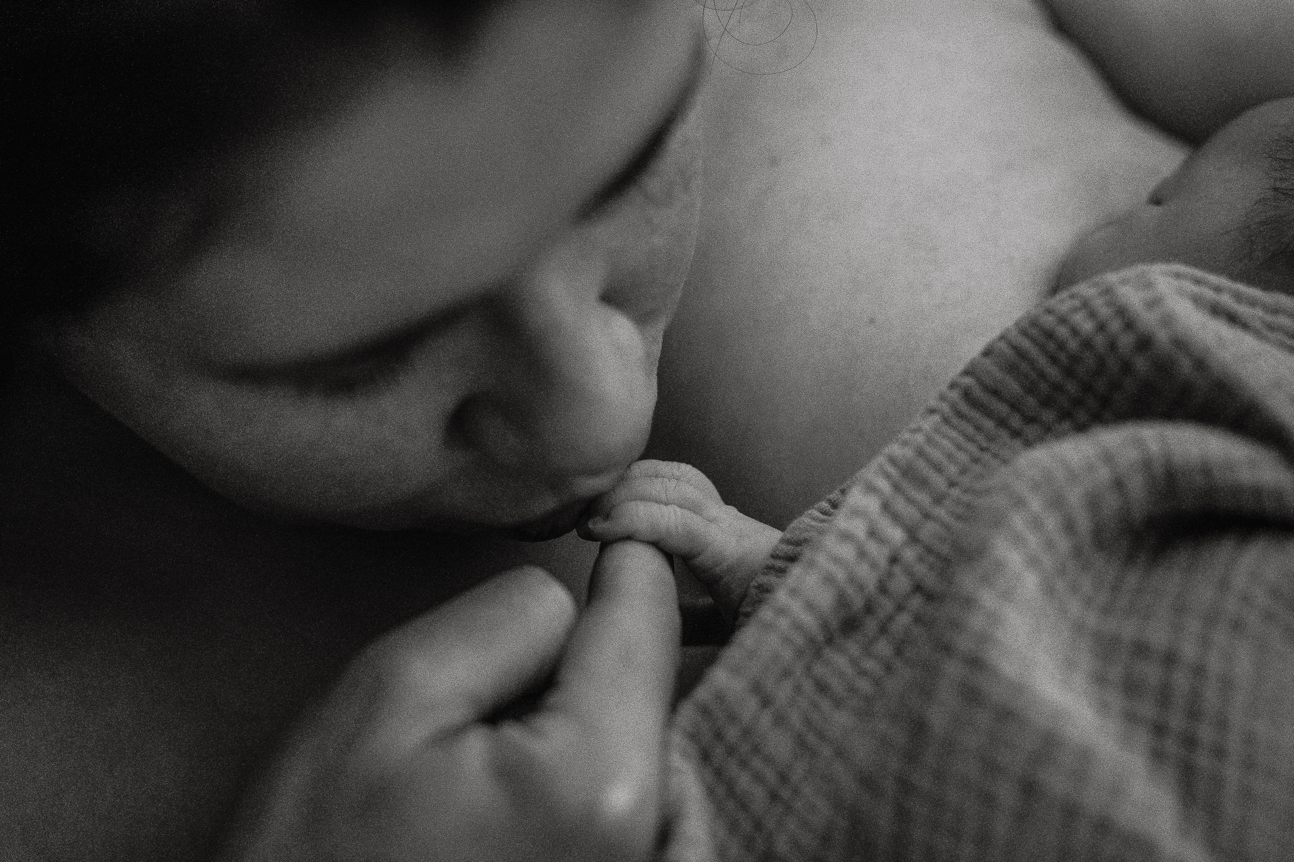 Home birth. Alisa Tant — Family and newborn photographer Bucks County, Montgomery county, Philadelphia, NJ