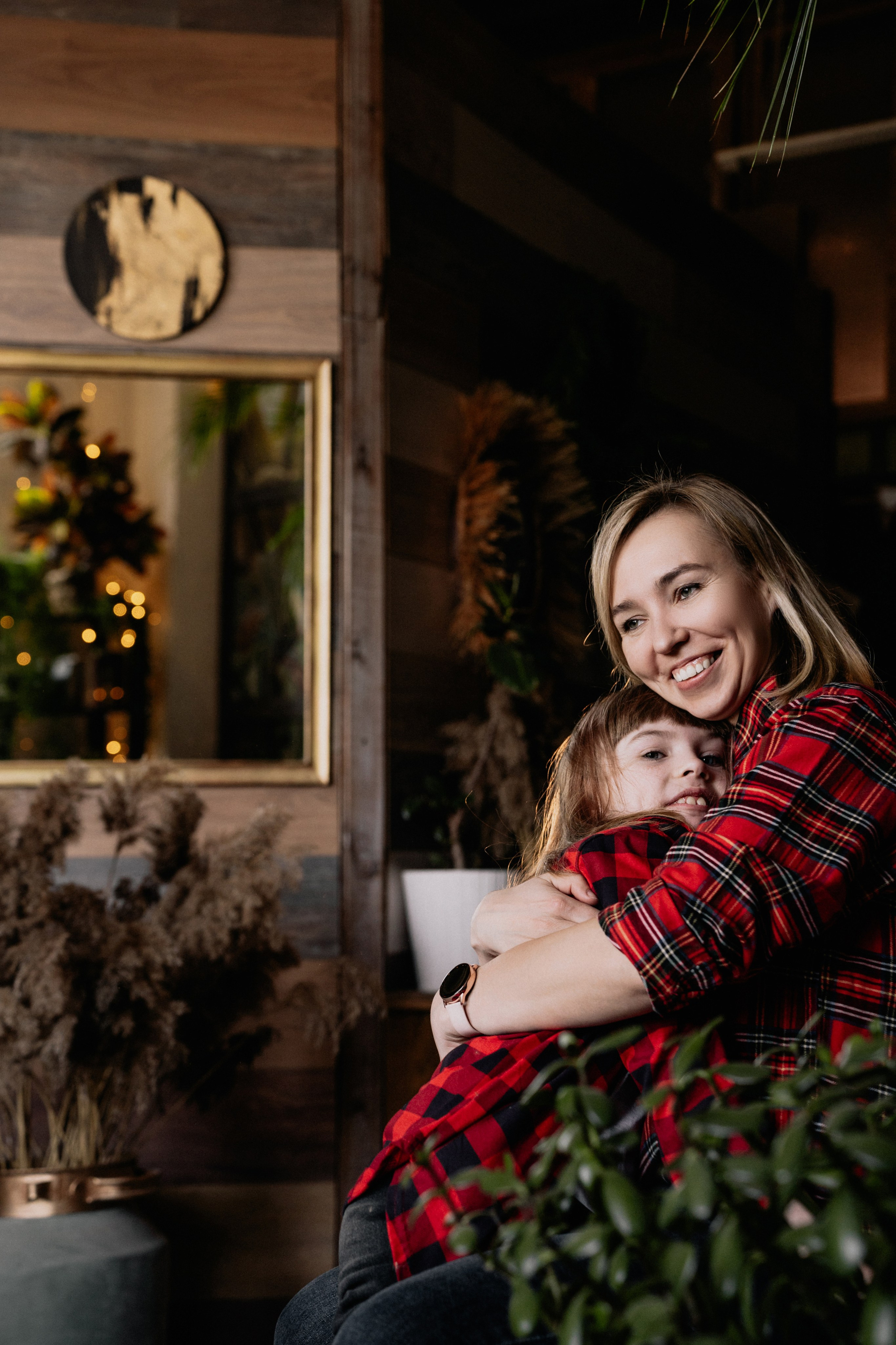 Studio Family Photography with Greenery – Fresh & Elegant. Alisa Tant — Family and newborn photographer Bucks County, Montgomery county, Philadelphia, NJ