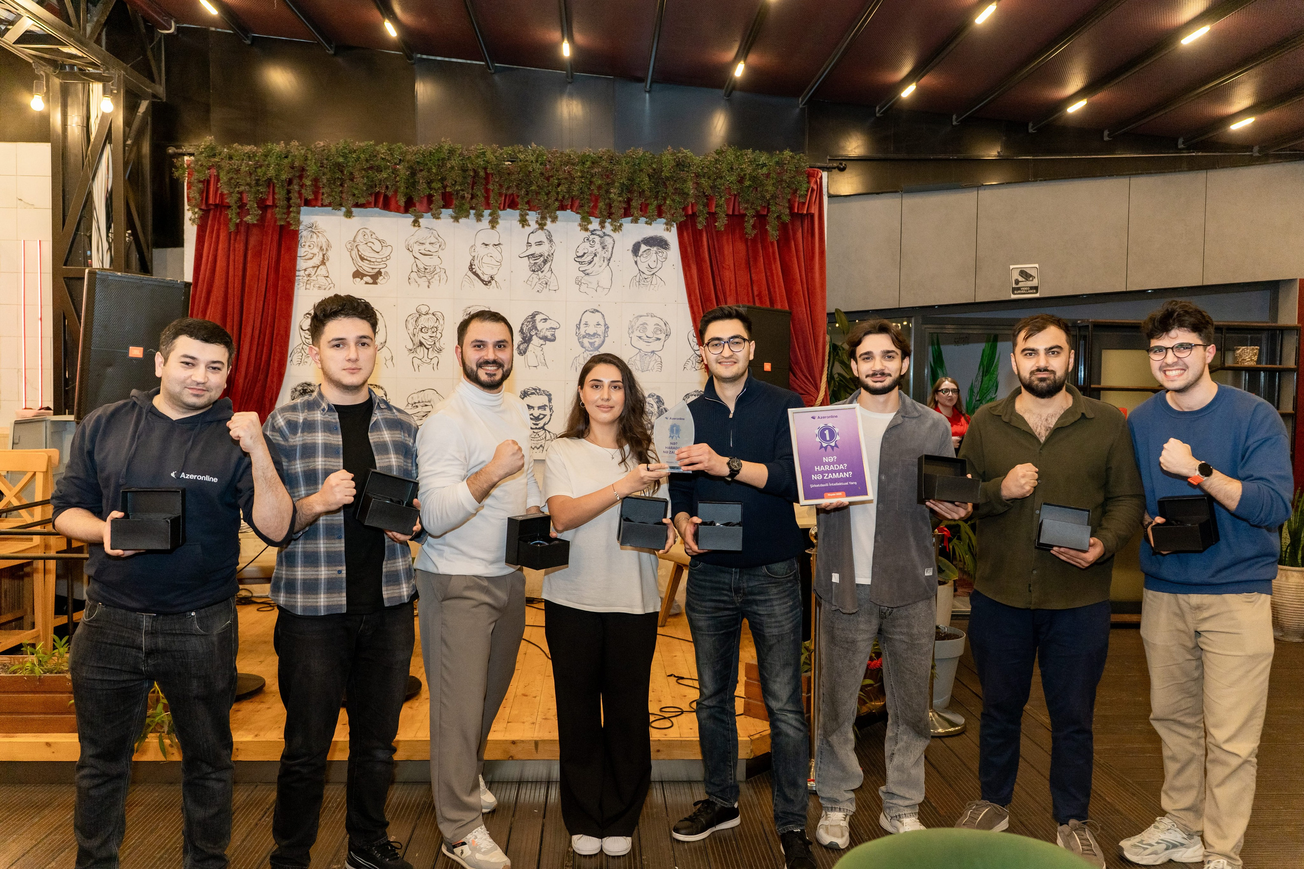 Azəronline şirkətinin əməkdaşlarının “Nə? Harada? Nə zaman?” oyunu. Fotoqraf Vəli Məmmədov