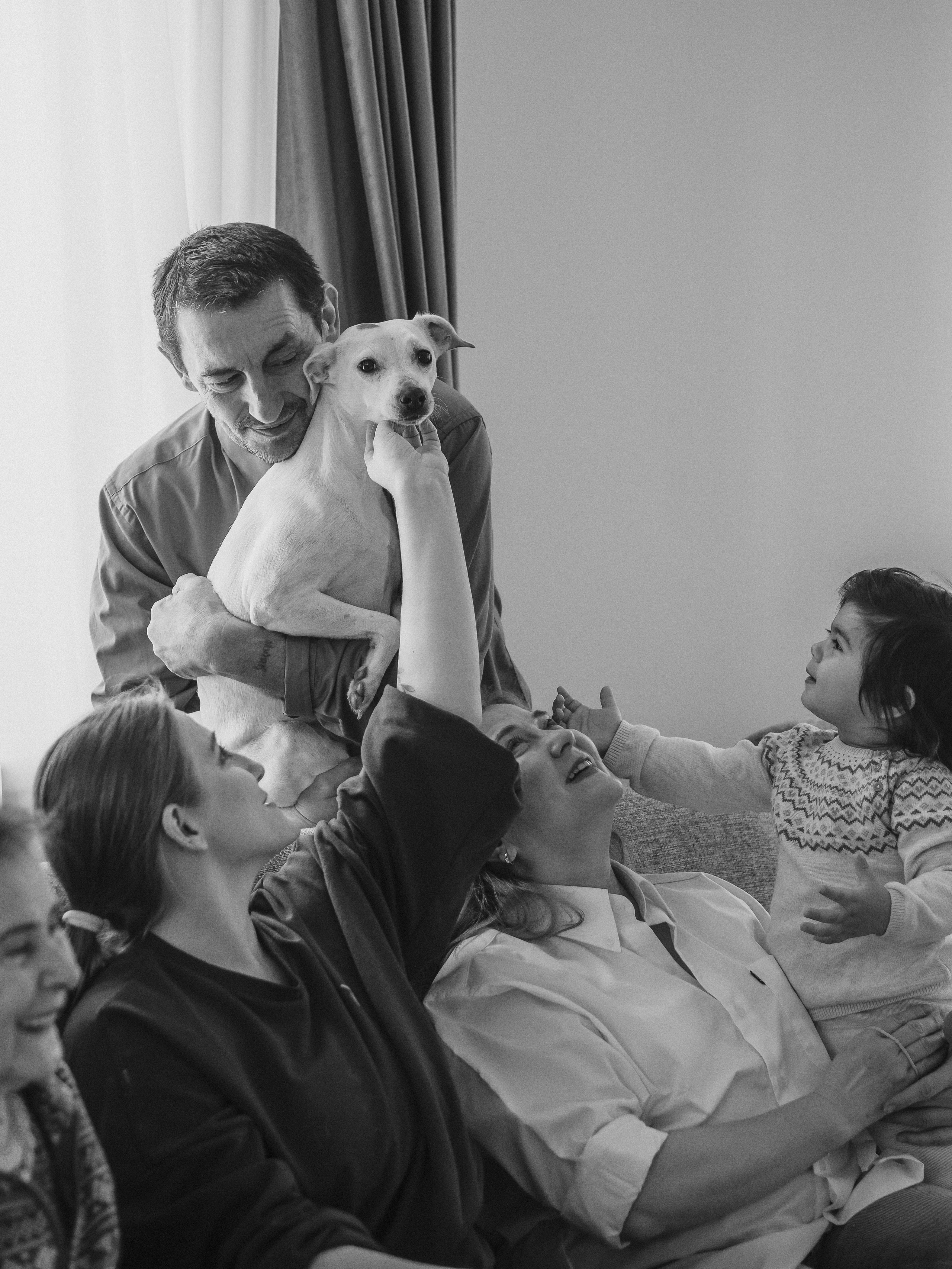 Lida & her family. Photographer in Los Angeles. Julia Ishmuratova