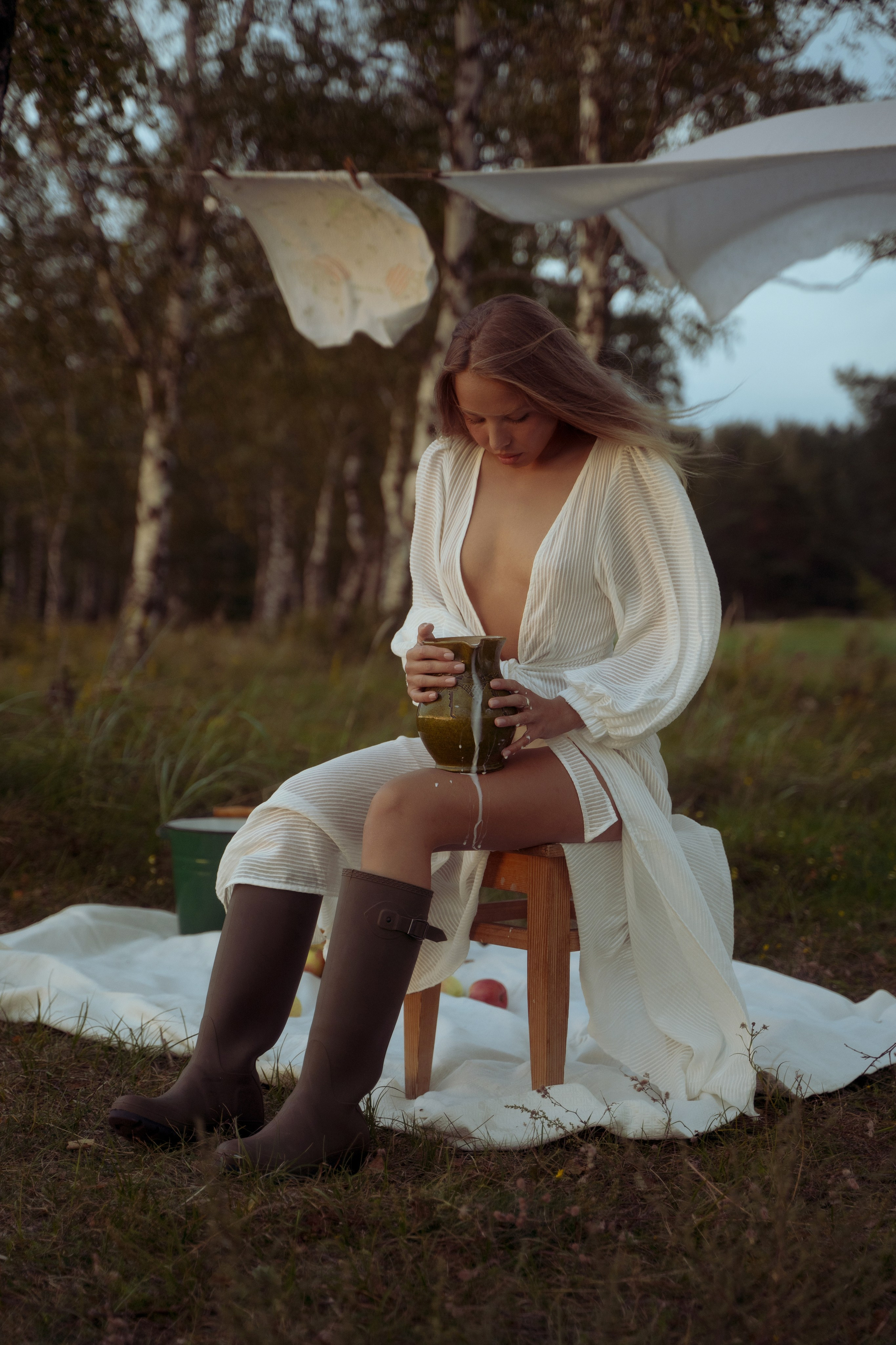 Storm, linen and milk