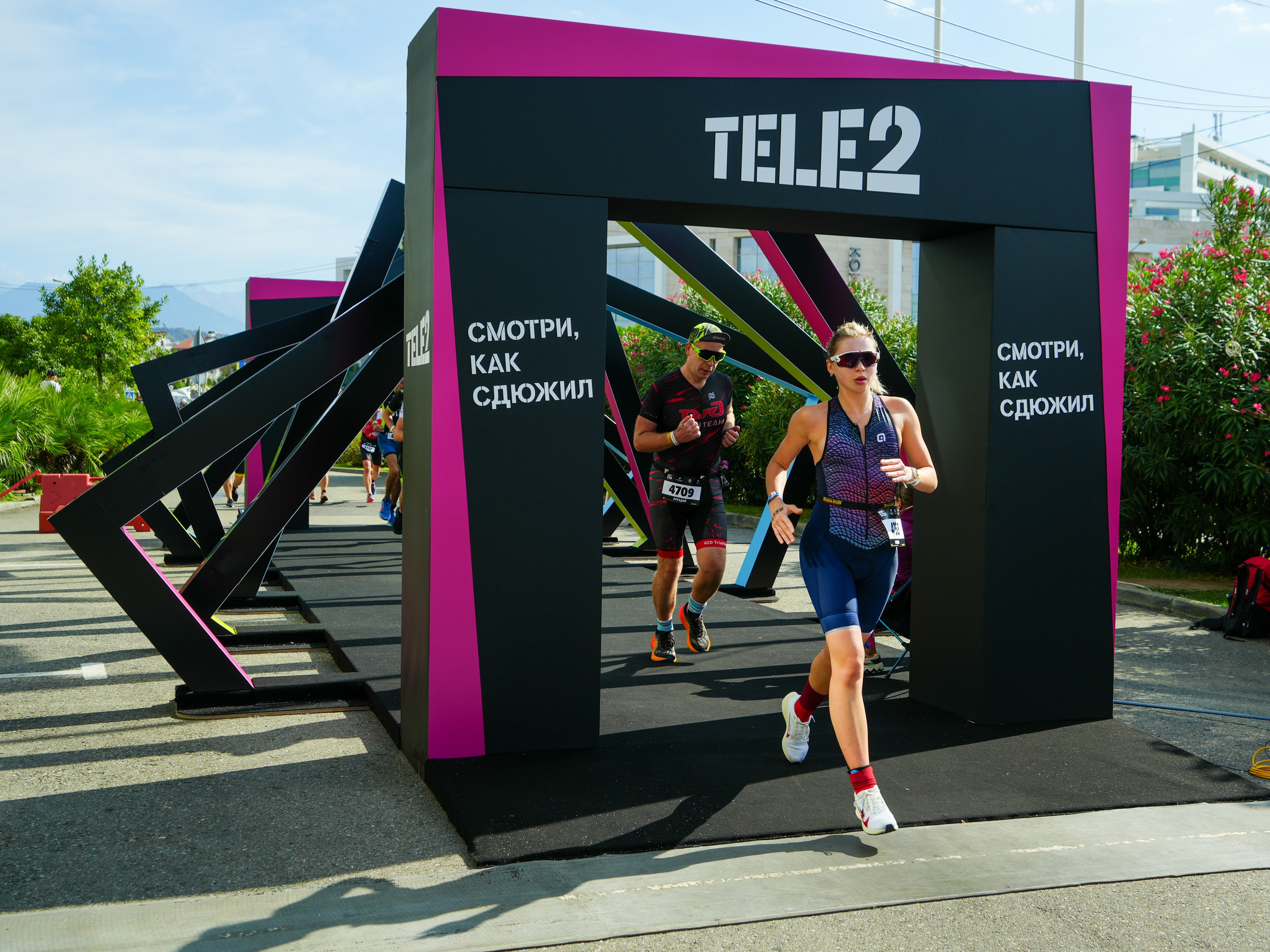 Фотоотчет партнерской интеграции для компании TELE2 на фестивале Ironstar. Репортажный фотограф в Красной Поляне и Сочи Павлюченко Екатерина