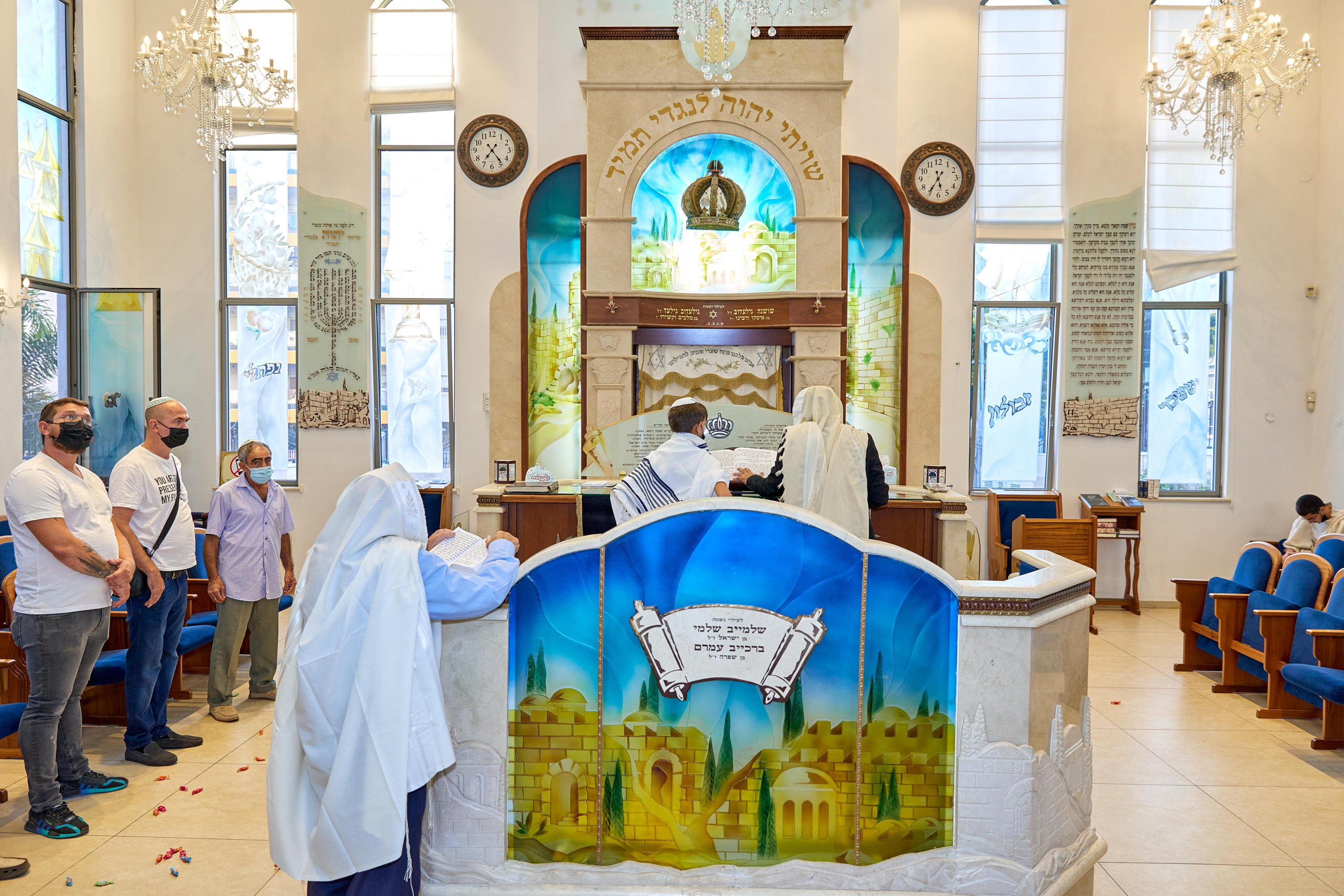 עליה לתורה. Time machine Studio