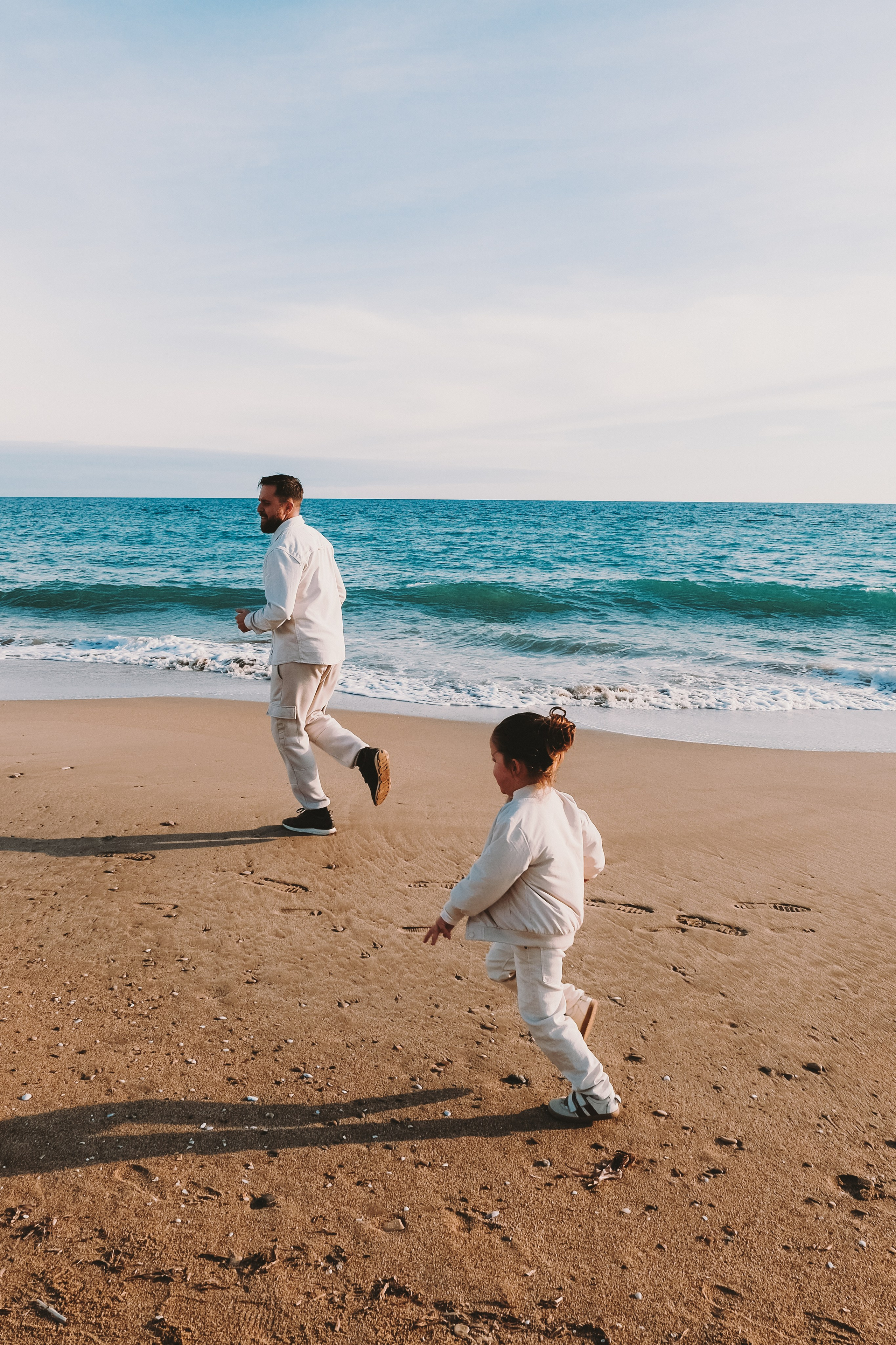 Sesión familiar embarazo. Fotografía profesional en Calafell - Elena Medvedeva