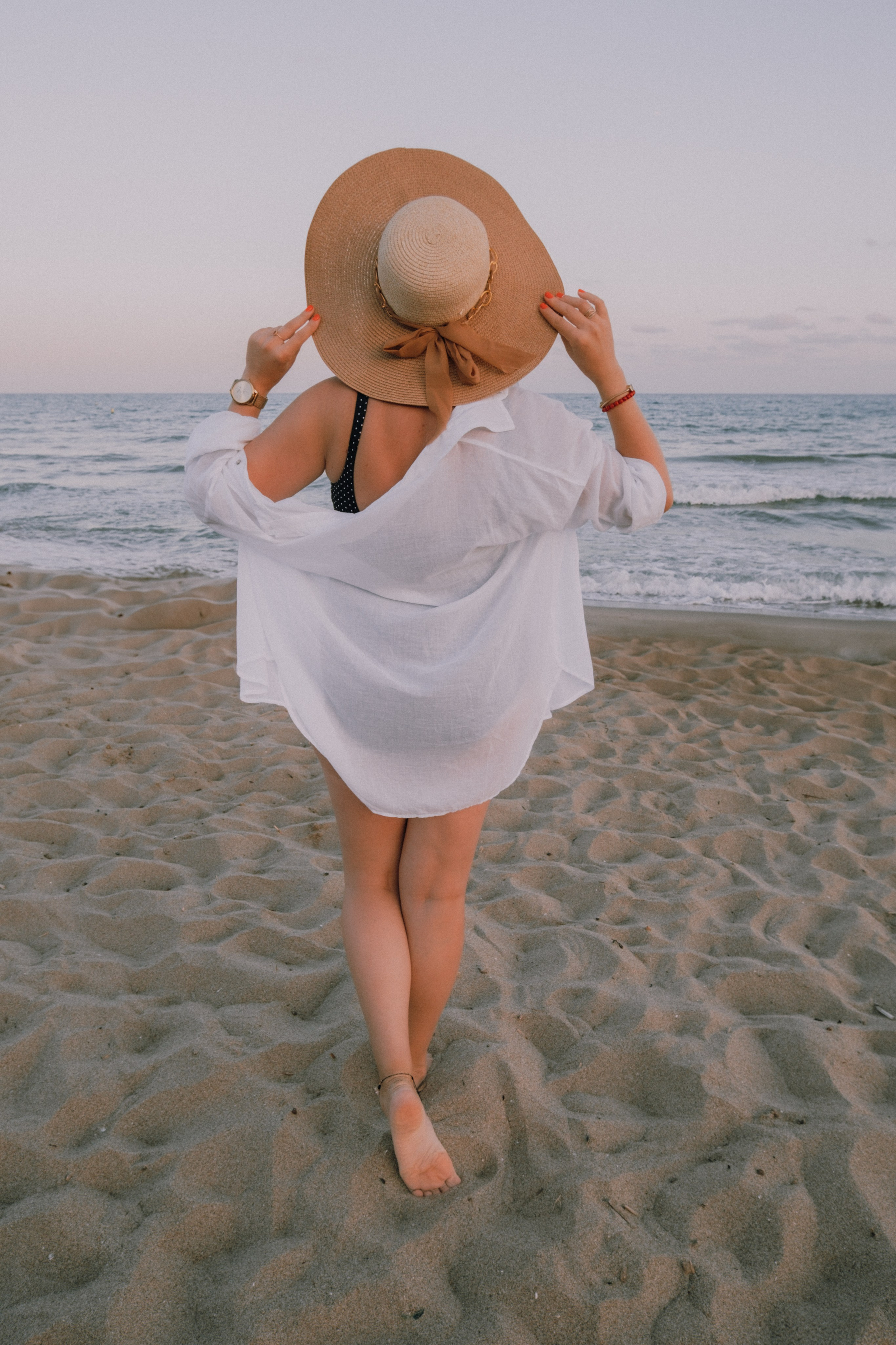 Sesión de amigas en la playa. Fotografía profesional en Calafell - Elena Medvedeva