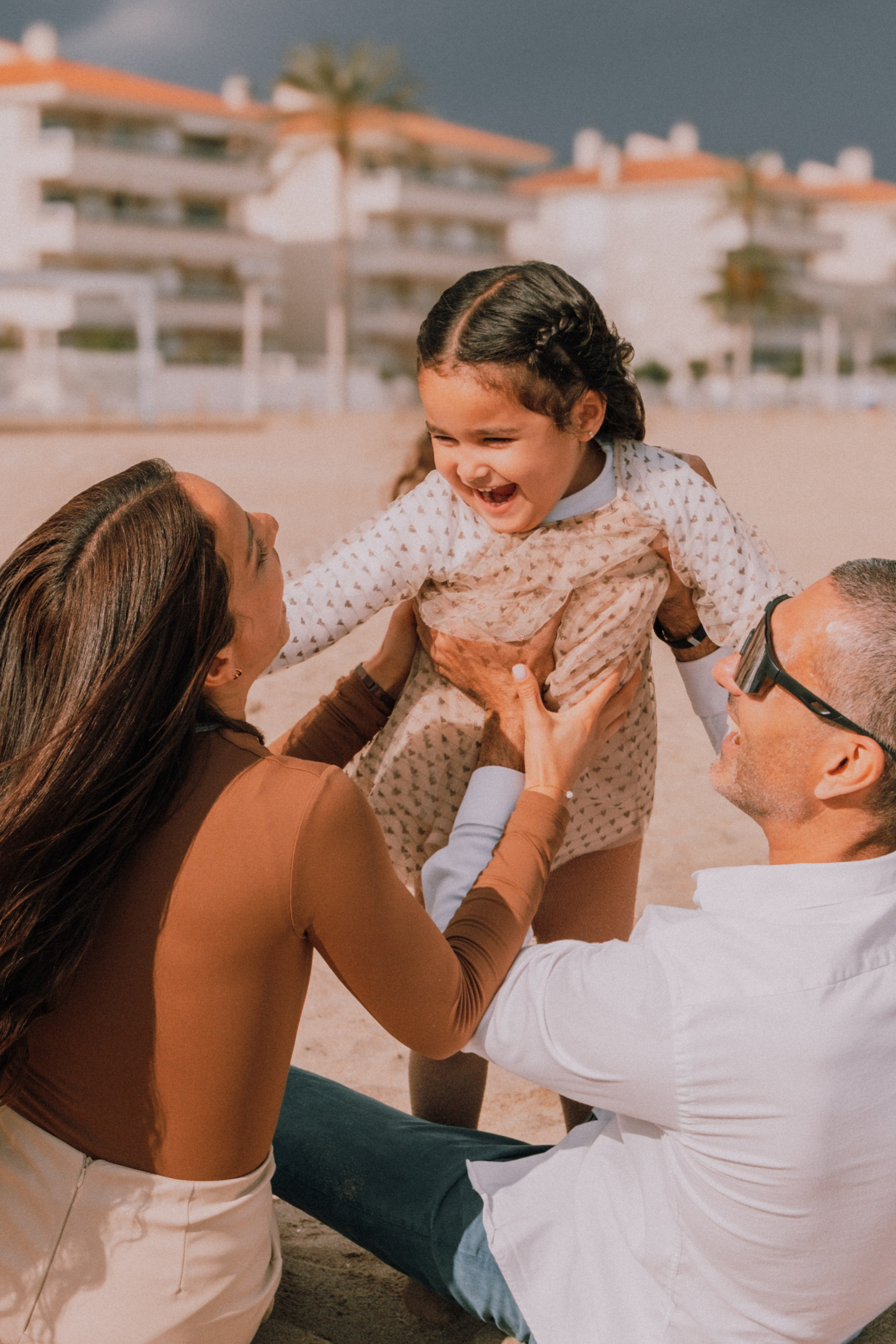 Sesión familiar en la playa. Fotografía profesional en Calafell - Elena Medvedeva