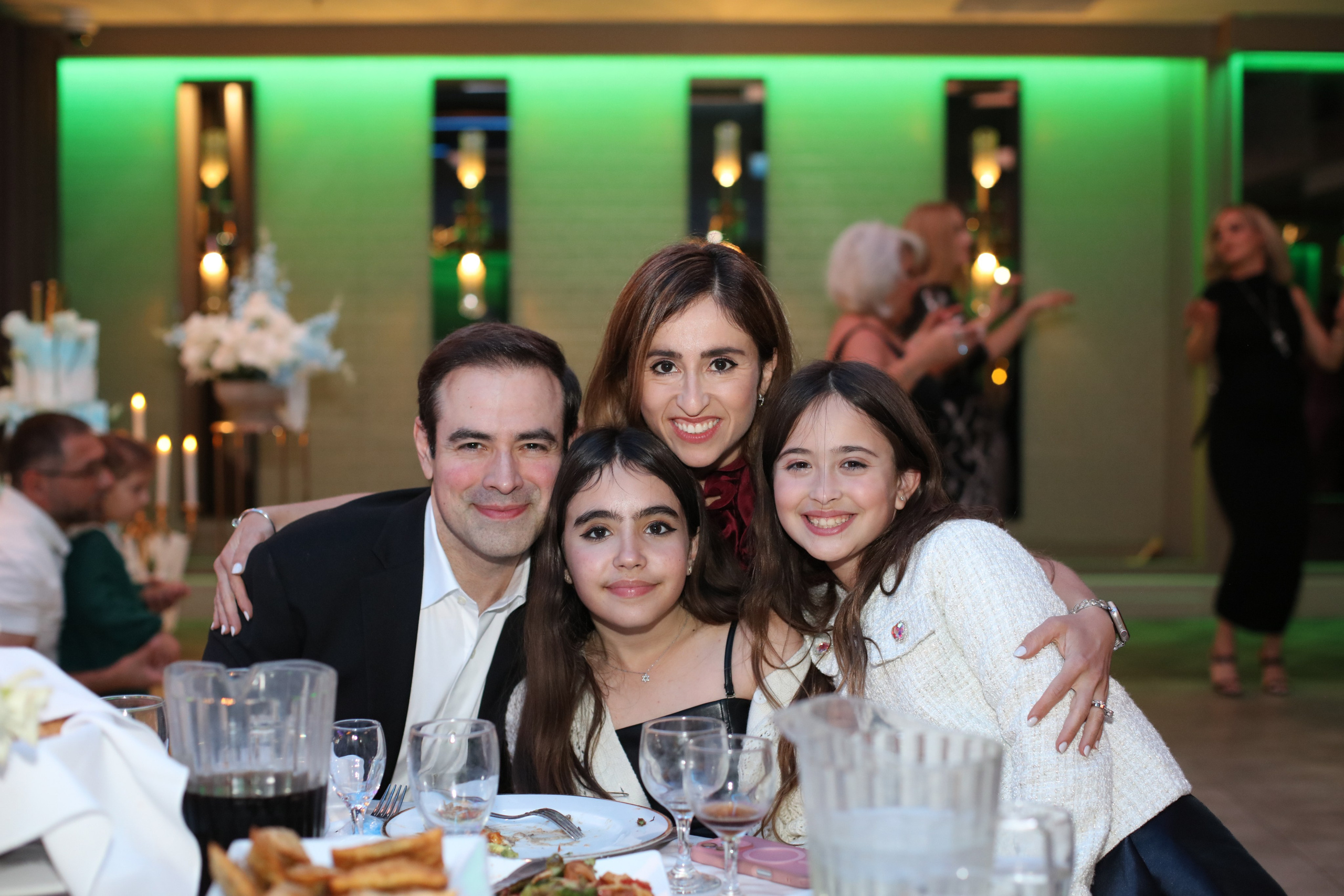 PRIVATE EVENTS & WEDDINGS. Food and Event Photographer