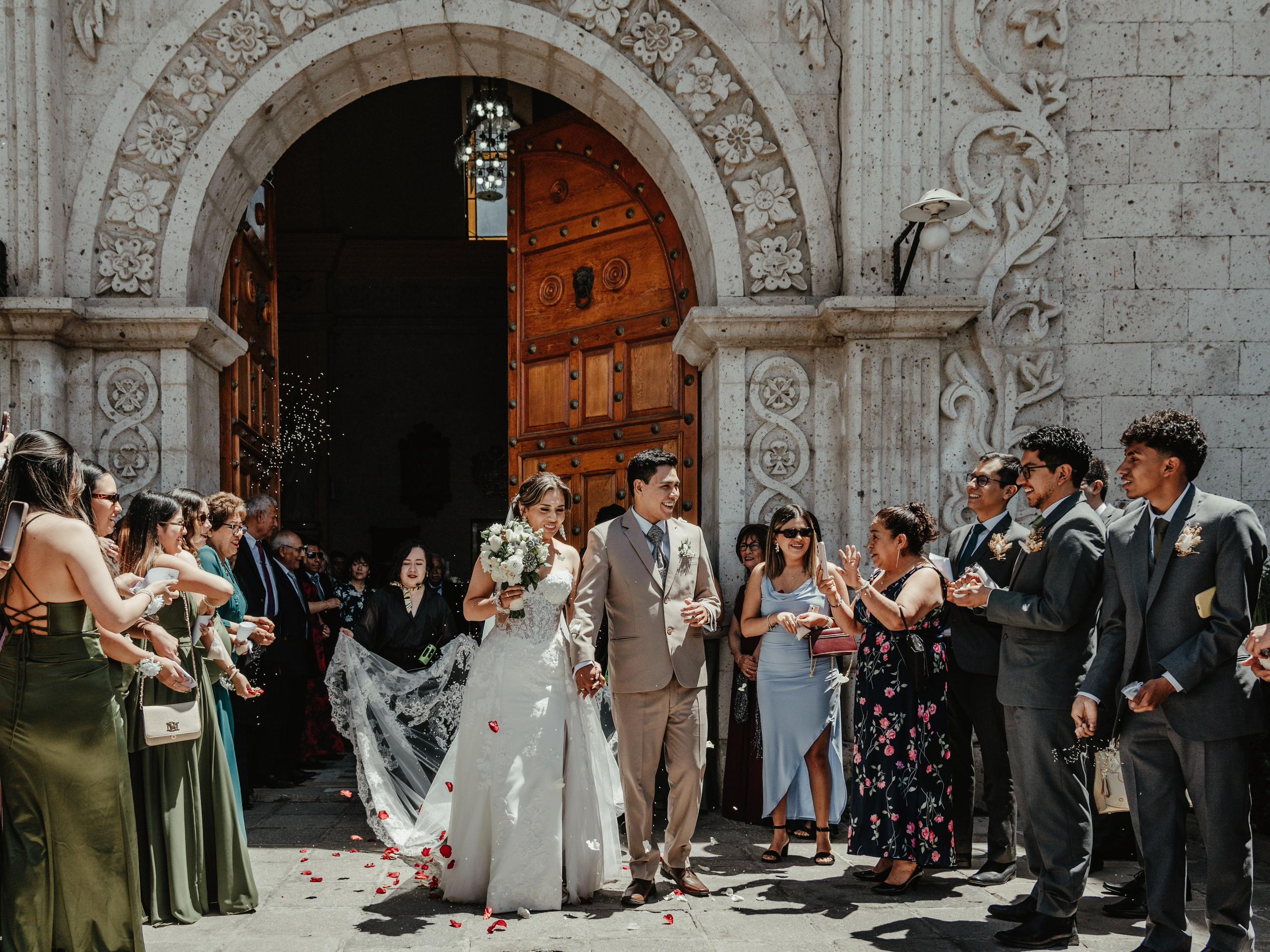 CARLA Y MARIO BODA RELIGIOSA. Studio KVTA | Fotografía y Video de Bodas en Arequipa