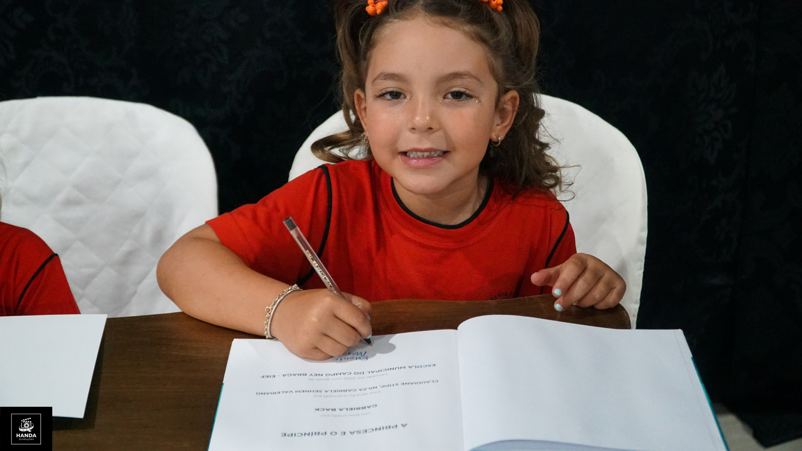 Noite autógrafos colégio Aurélio Buarque de Holanda. Handa Produções