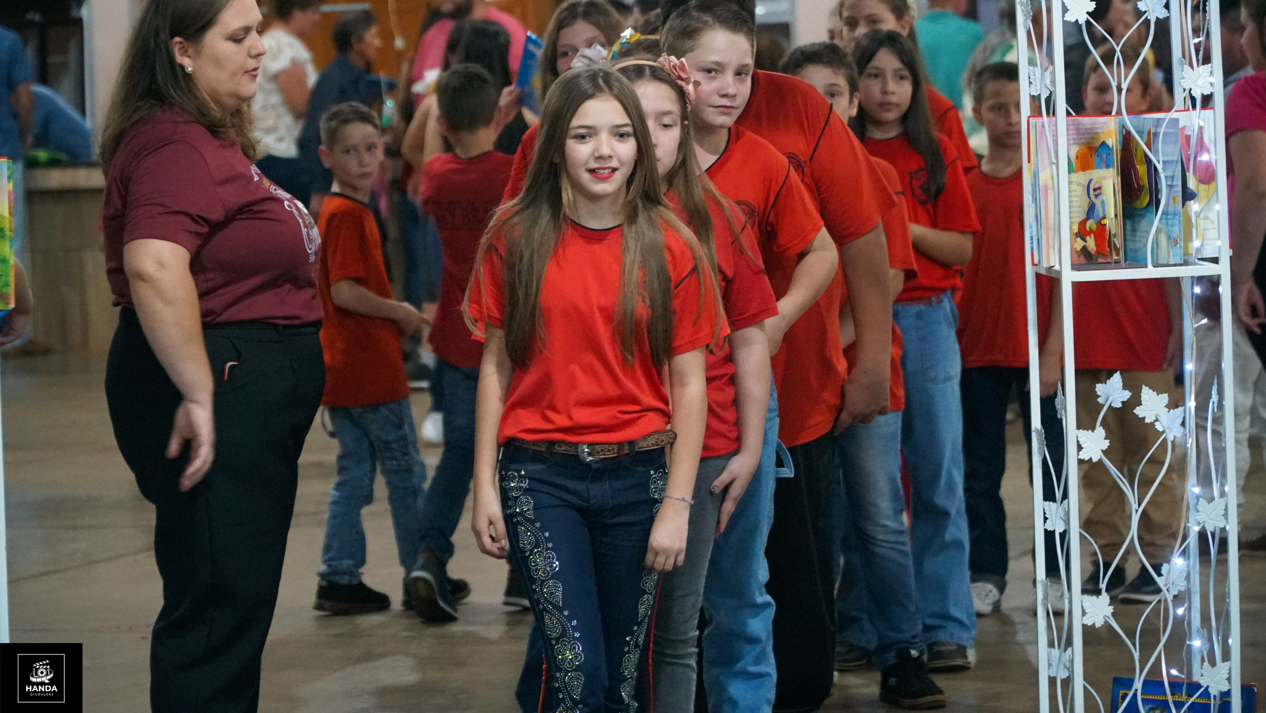 Noite autógrafos colégio Aurélio Buarque de Holanda. Handa Produções