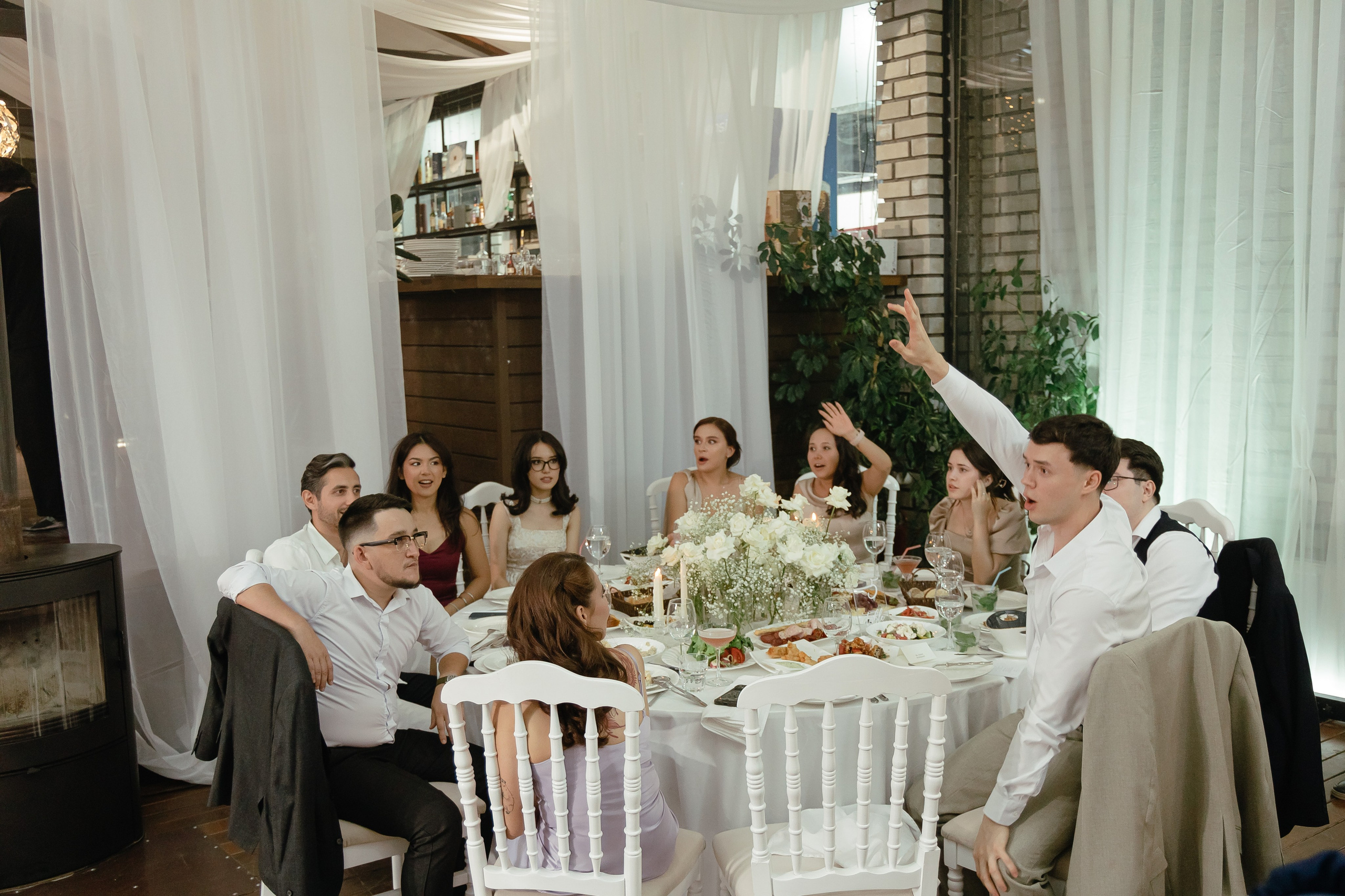 Thomas & Suyumbika. Главная