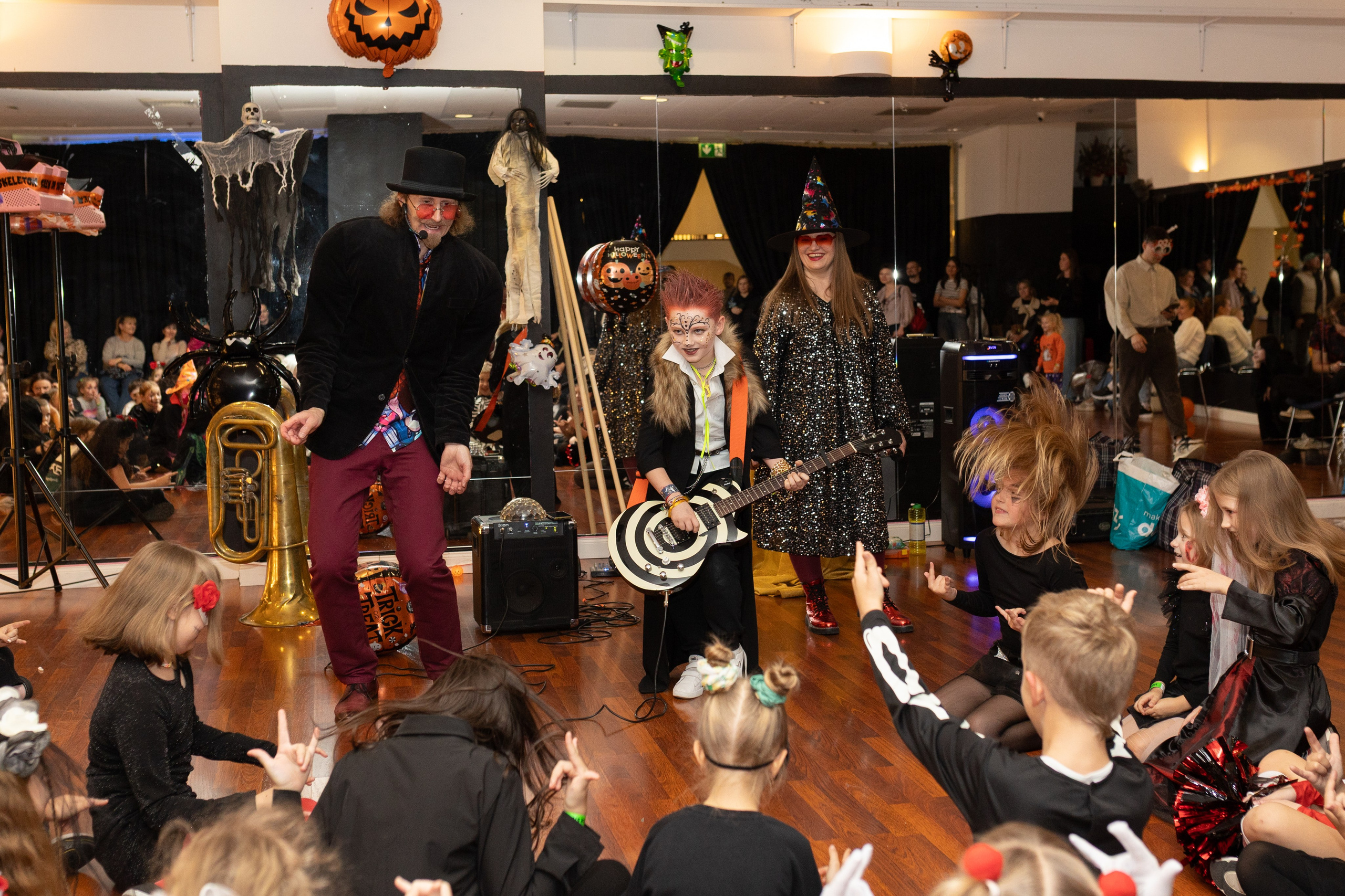 Leo dance studio Helloween 2025. Семейный и детский фотограф в Варшаве Мила Бобровская