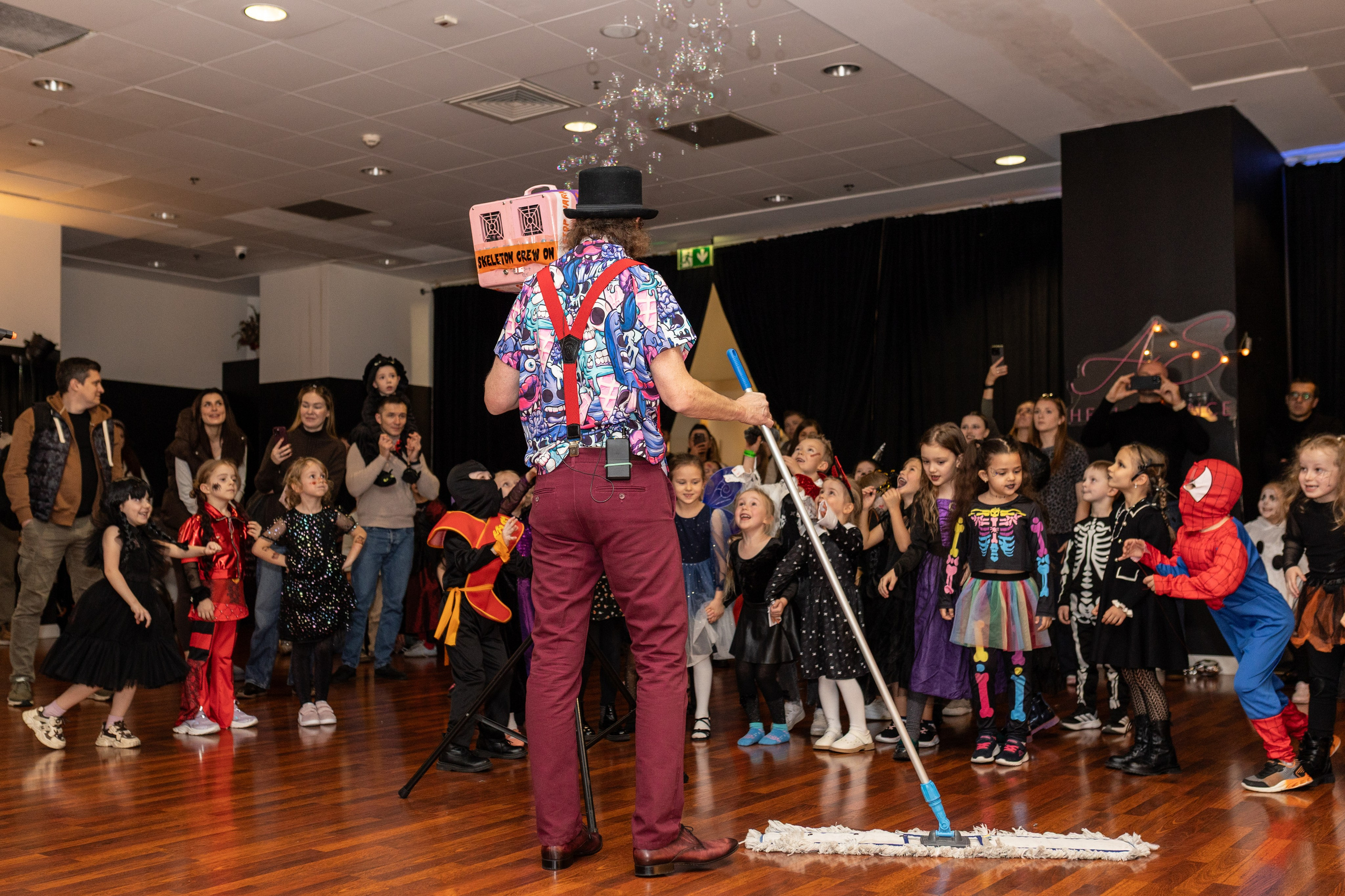 Leo dance studio Helloween 2025. Семейный и детский фотограф в Варшаве Мила Бобровская