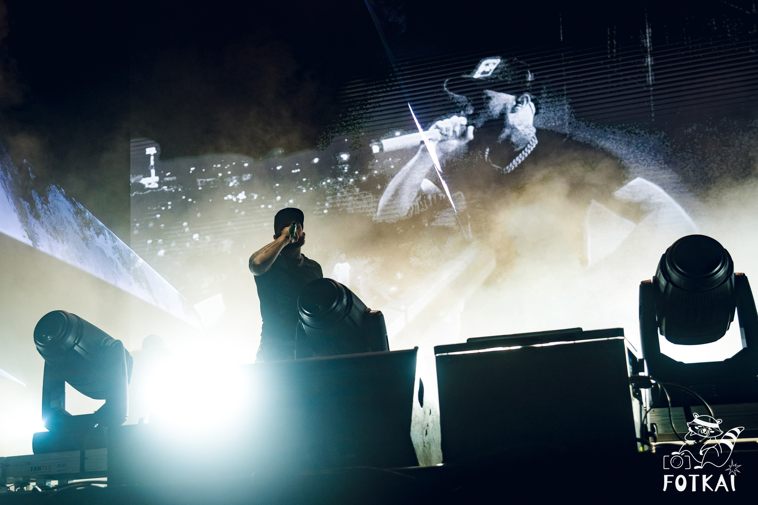 JC Reyes at Brilla Torrevieja Festival — Live Concert Photos in Torrevieja, Spain, 2026 | FOTKAI