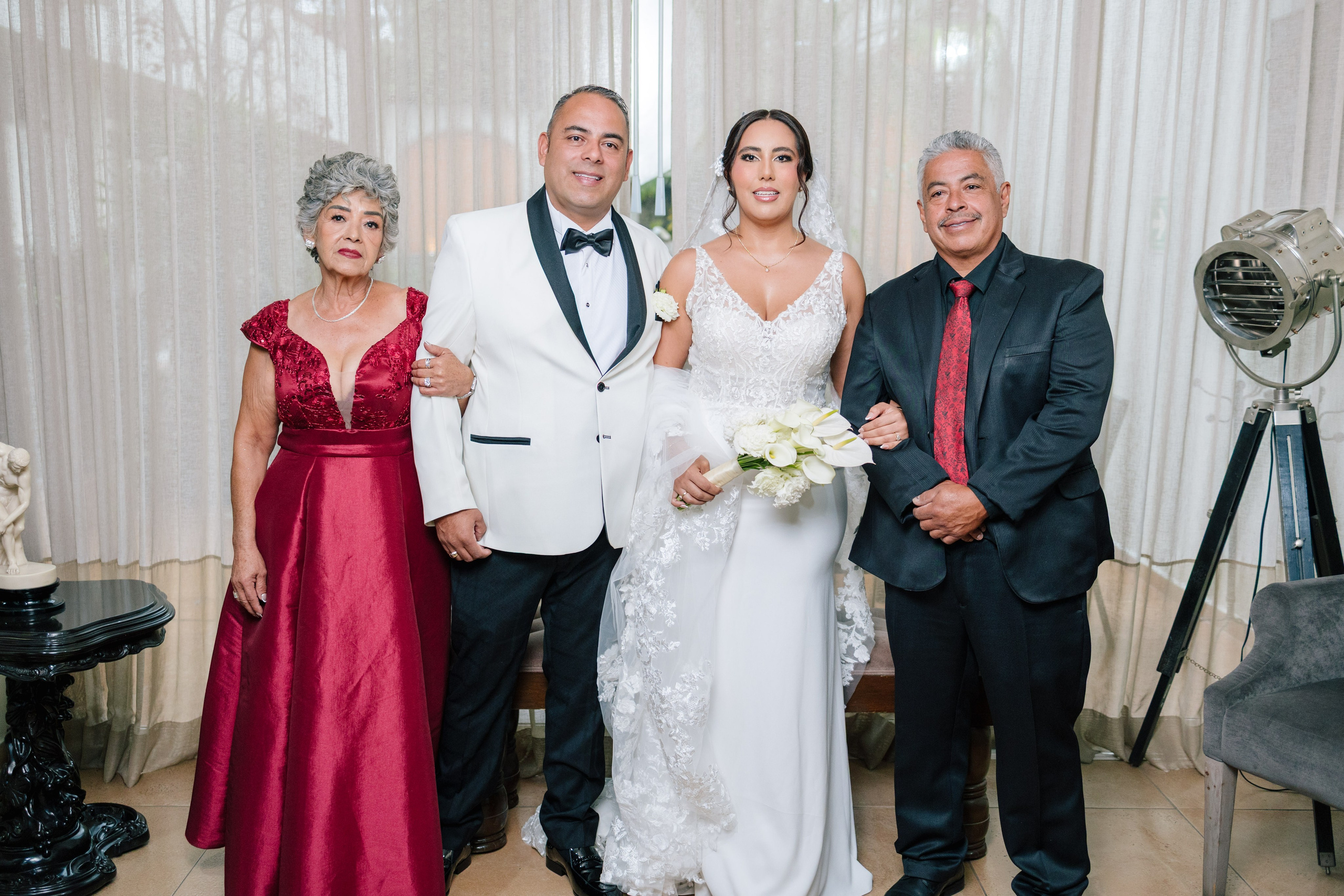 Alejandra y Salvador. Principal