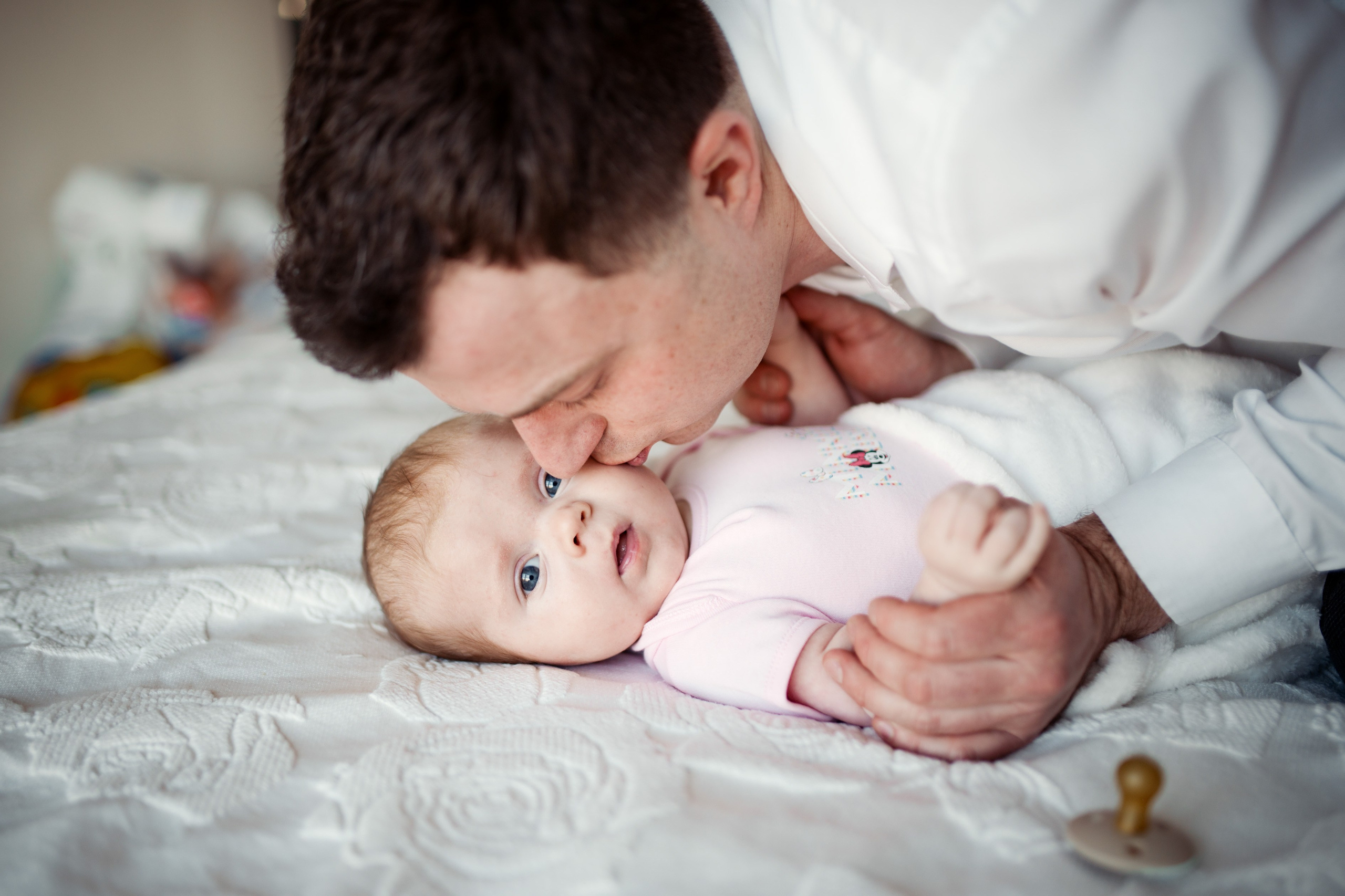 Krikštynos, krikštas, krikštynų fotosesija, ceremonija, bažnyčia krikštynų pasiruošimo fotografavimas. Krikštynų fotografas Vilnius Trakai kaina krikštynų fotografavimas fotografė personal.lt photogrpahy kainos šeima, vaikai profesionali natūrali meninė reportažinė klasikinė fotosesija, krikštynų fotosesija gamtoje