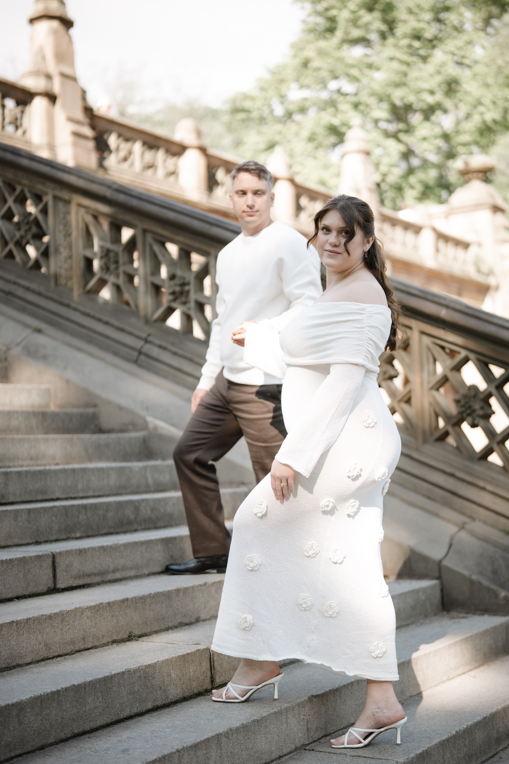 Maternity photo shoot in Central Park. Portrait and wedding photographer in New York