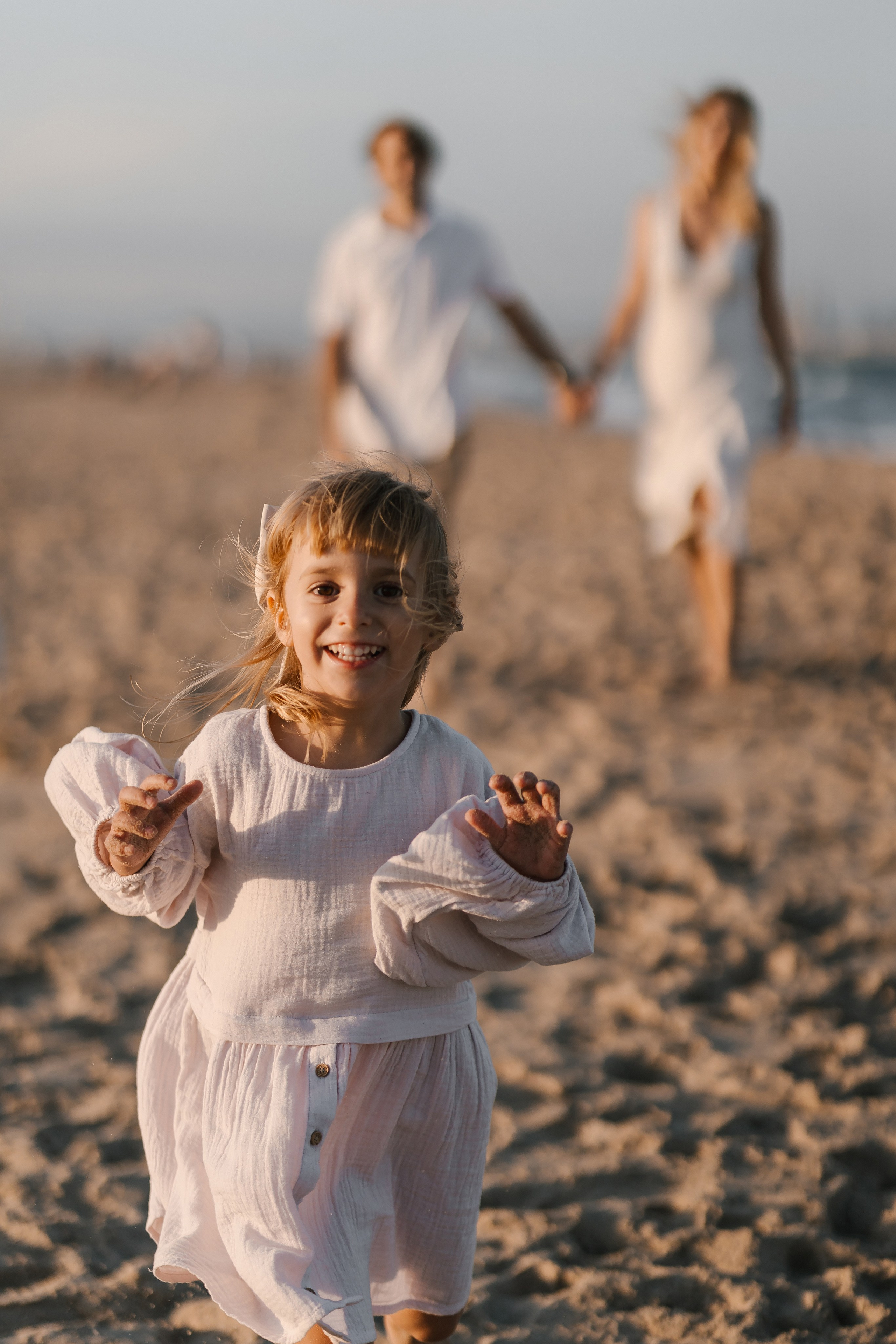 Julia, Pedro y Mia. Fotógrafa de bodas y familias en España, Valencia: Nadia ProFoto