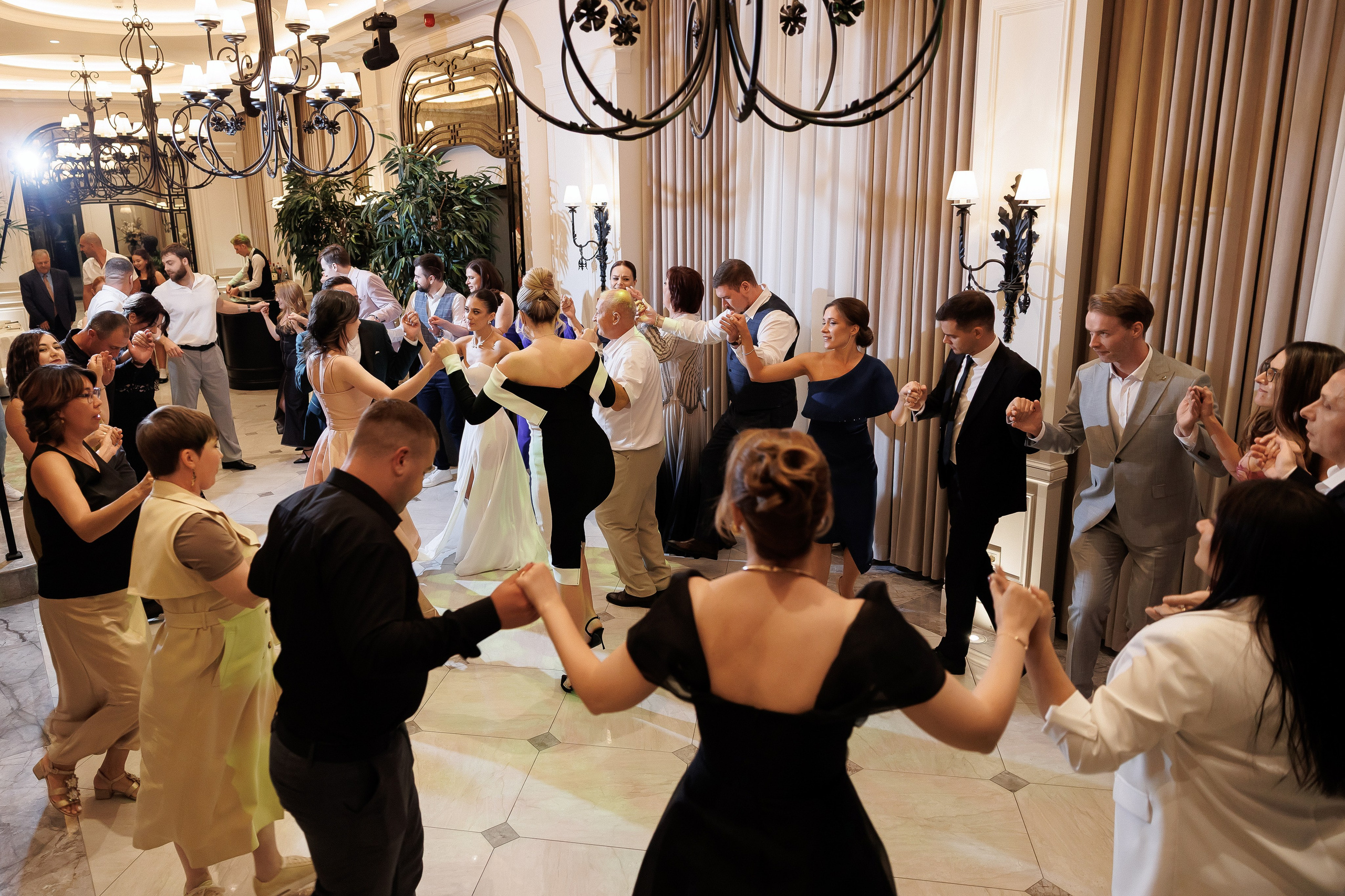 Serghei & Erica — Queen Residence. Servicii Foto și Video 067188353