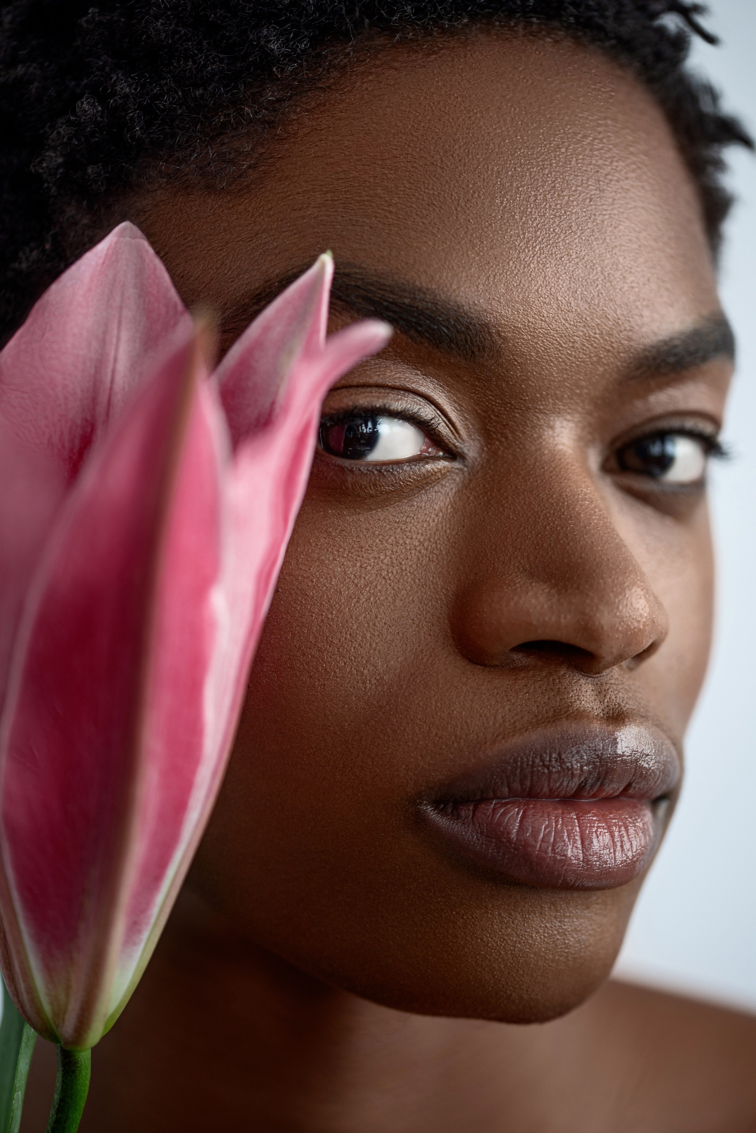 Beauty Portrait Retoucher Olha Kompaniiets. Professional high end photo retoucher Olha Kompaniiets