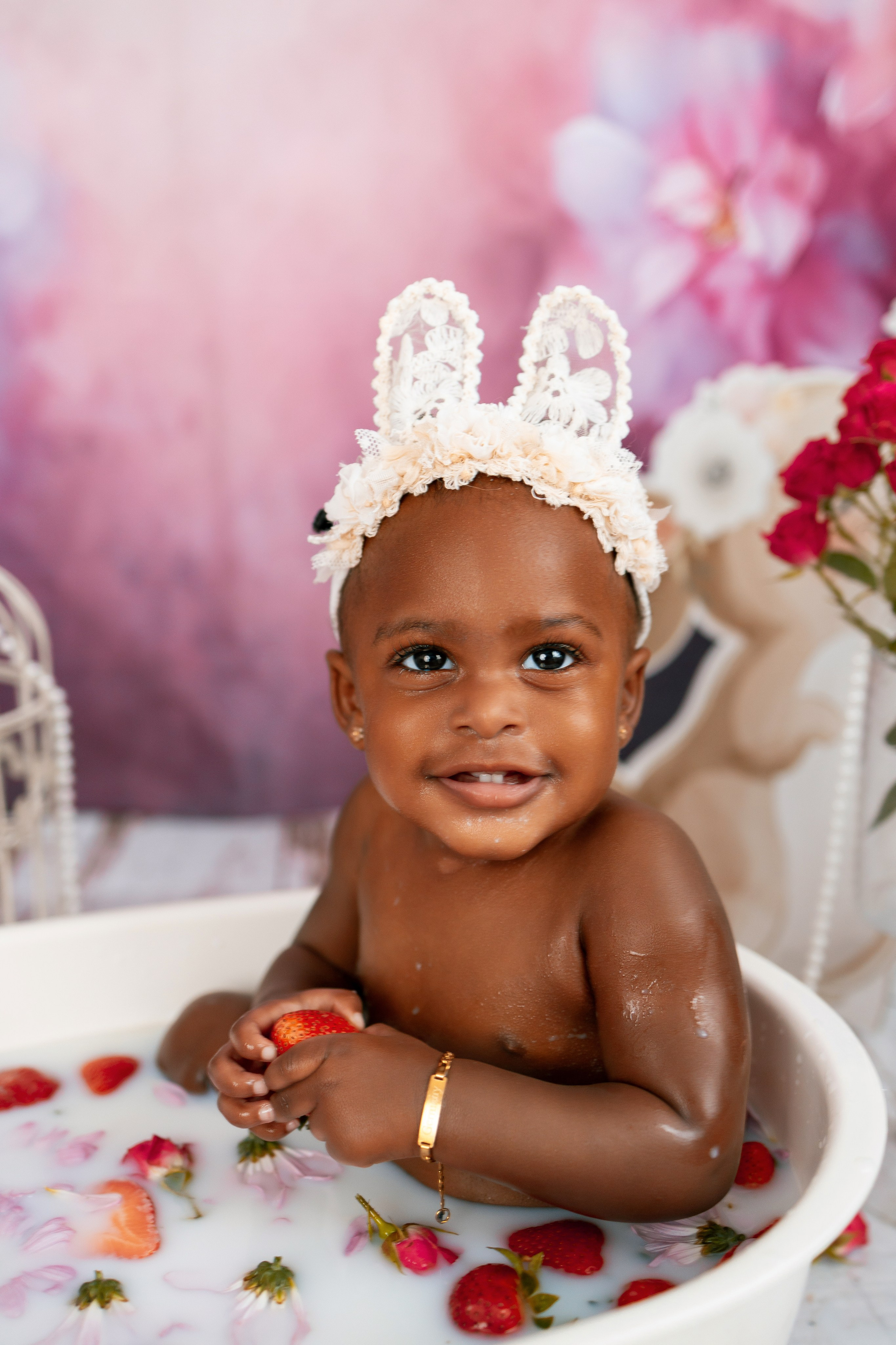 Milk bath. Anaeliseevaphoto.com