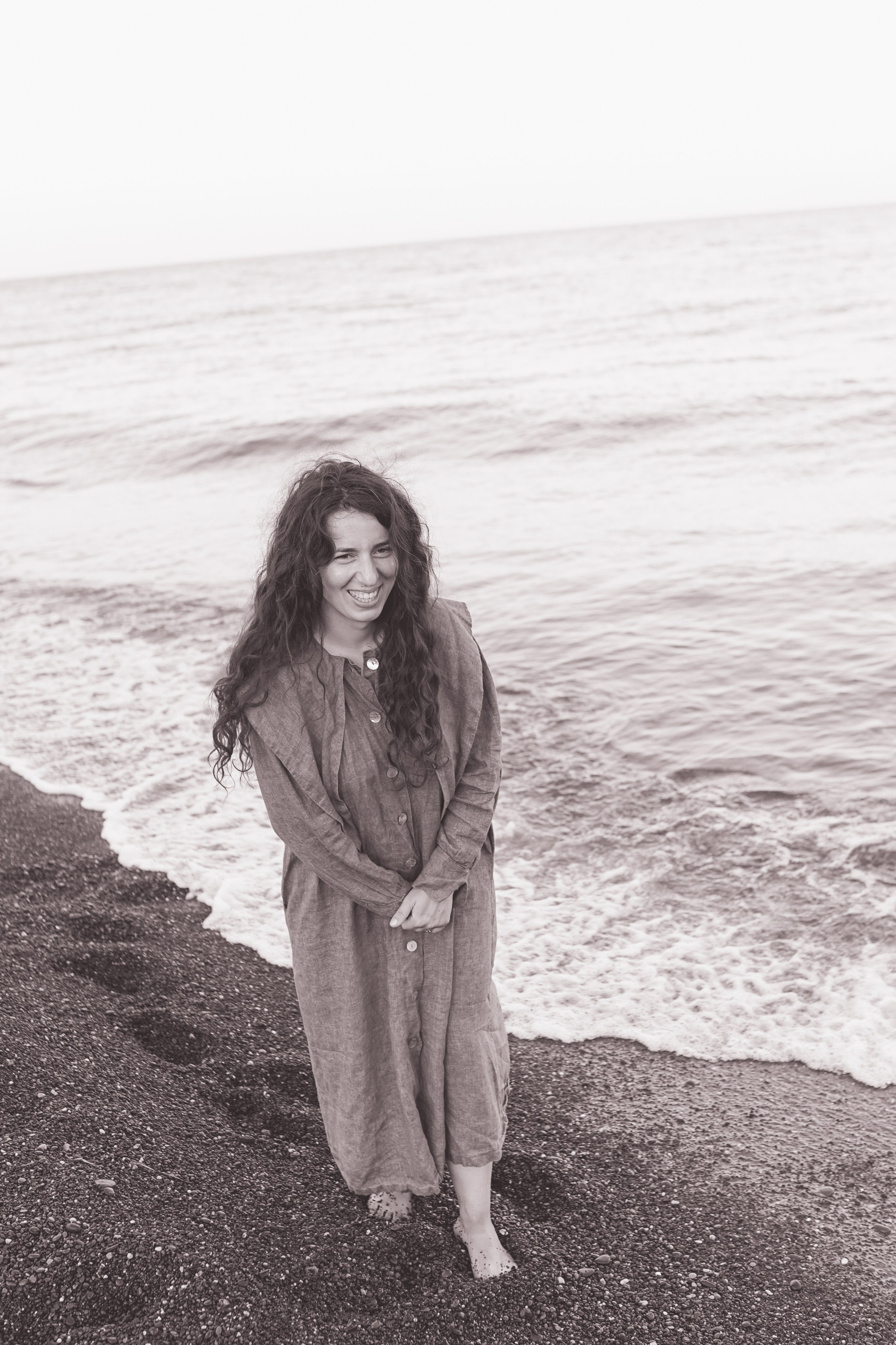 Mother Earth: Proiect de Fotografie Maternitate | Mădălina Beda. Madalina Beda- Artist vizual, fotograf, doula la nastere, consultant babywearing Brasov si in toata tara