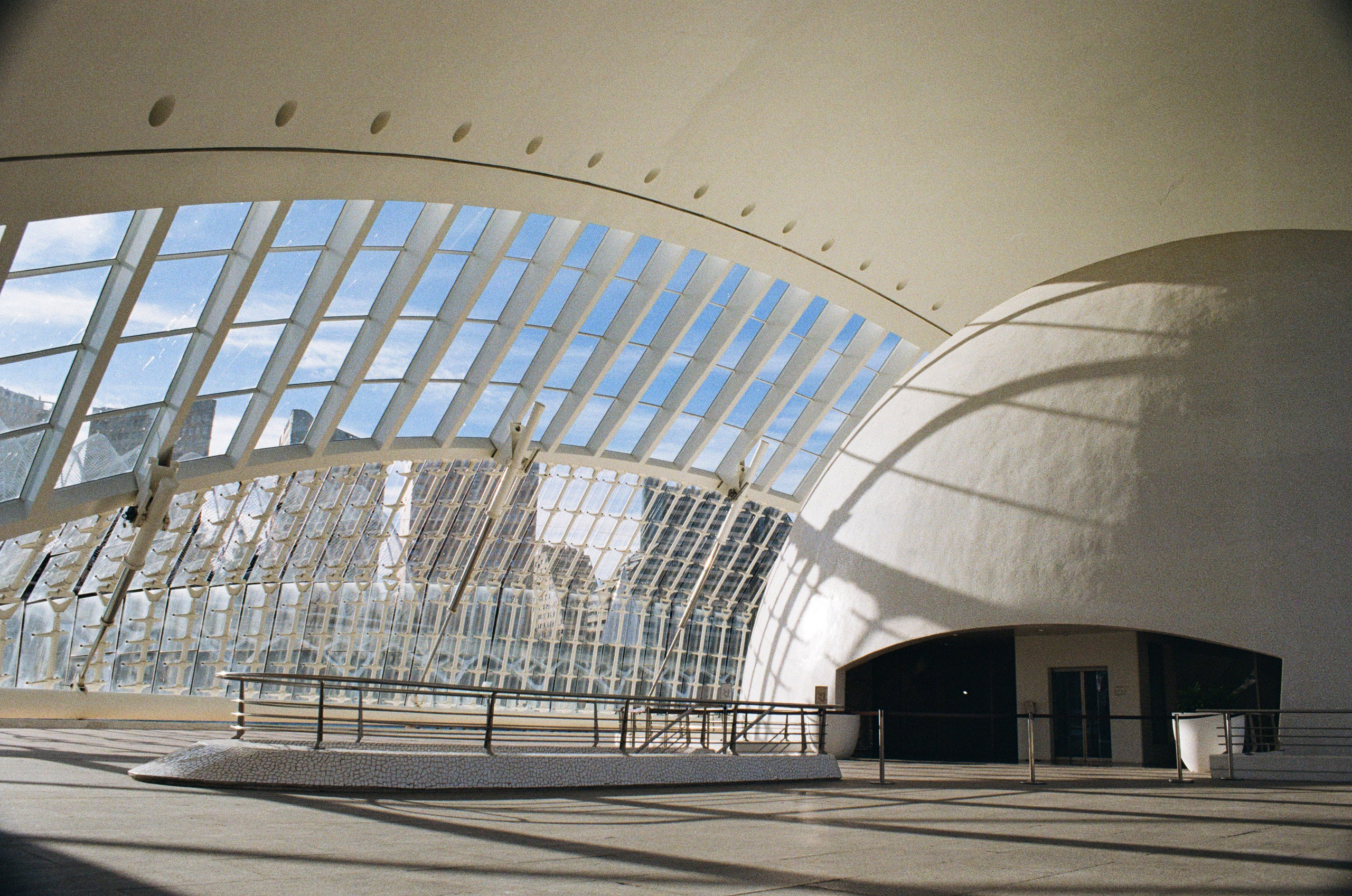 Valencia — Ein fotografischer Spaziergang durch Licht und Weite. Hochzeitsgeschichten – Professionelle Hochzeitsfotografie & Videografie in Deutschland, Italien, Spanien und ganz Europa