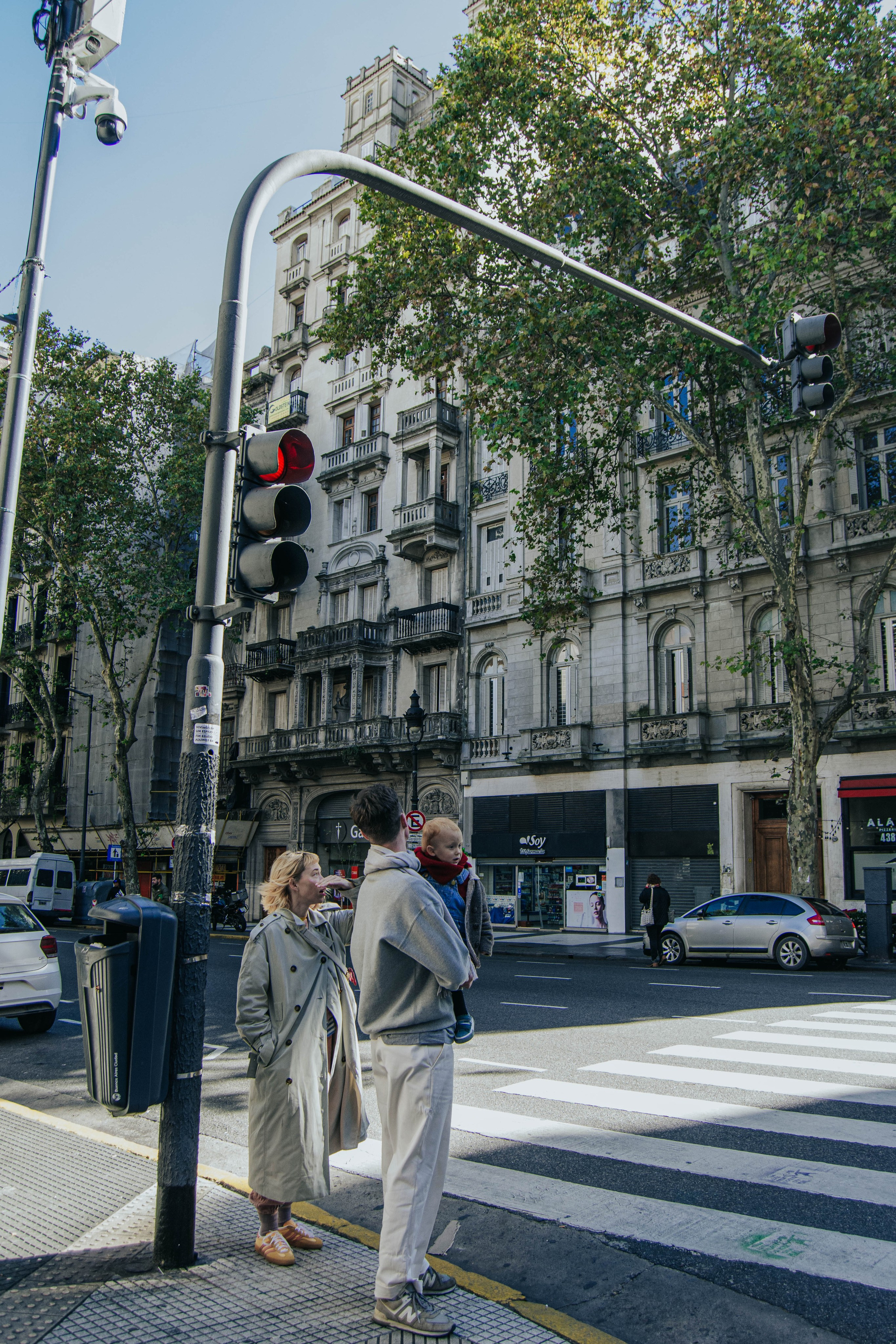 Family photo shoot. Buenos Aires. Photographer @elmirkami in the city of Buenos Aires