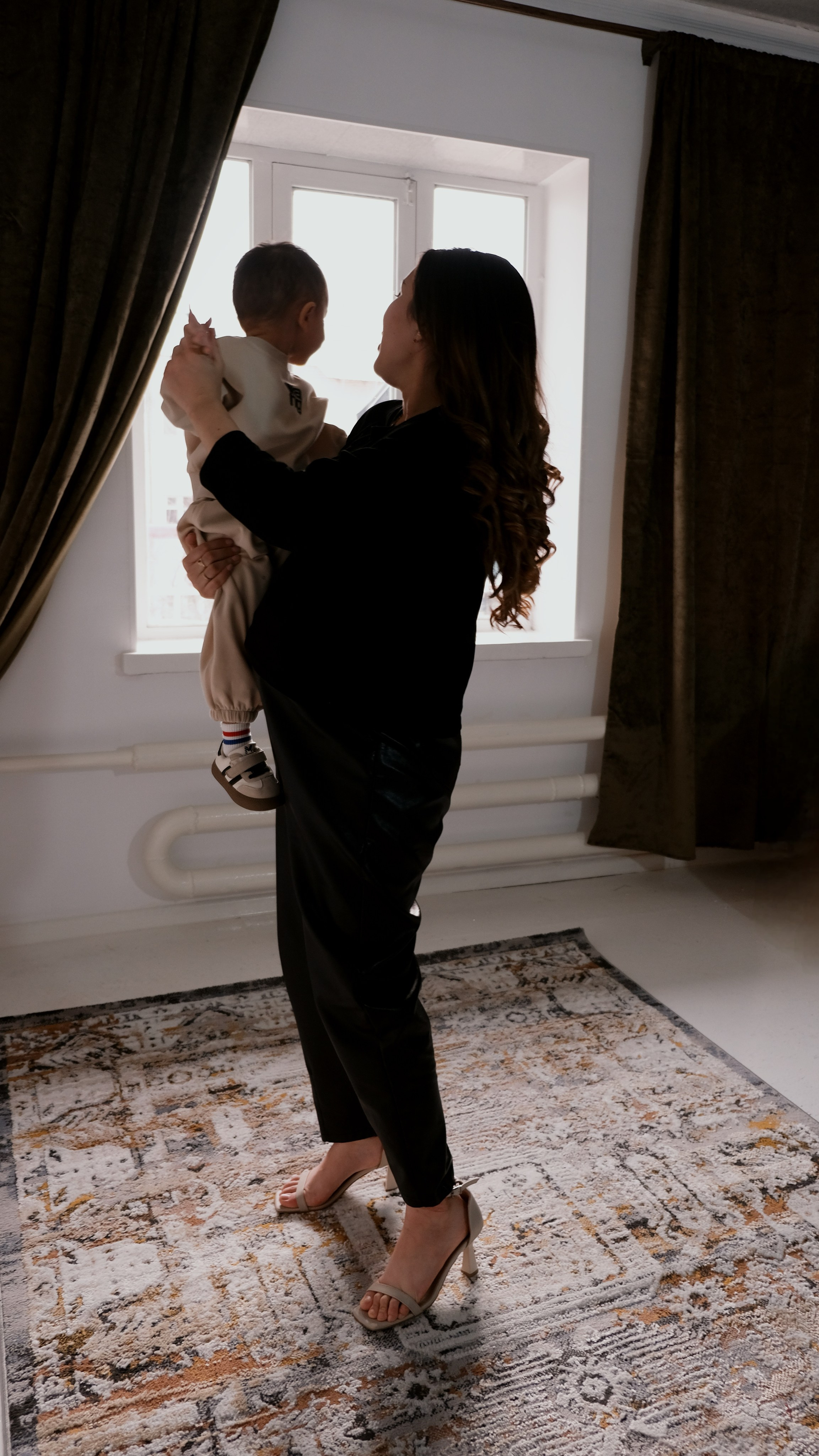 Зилола с сыном. Семейный и детский фотограф Бишкек Элина Суерова