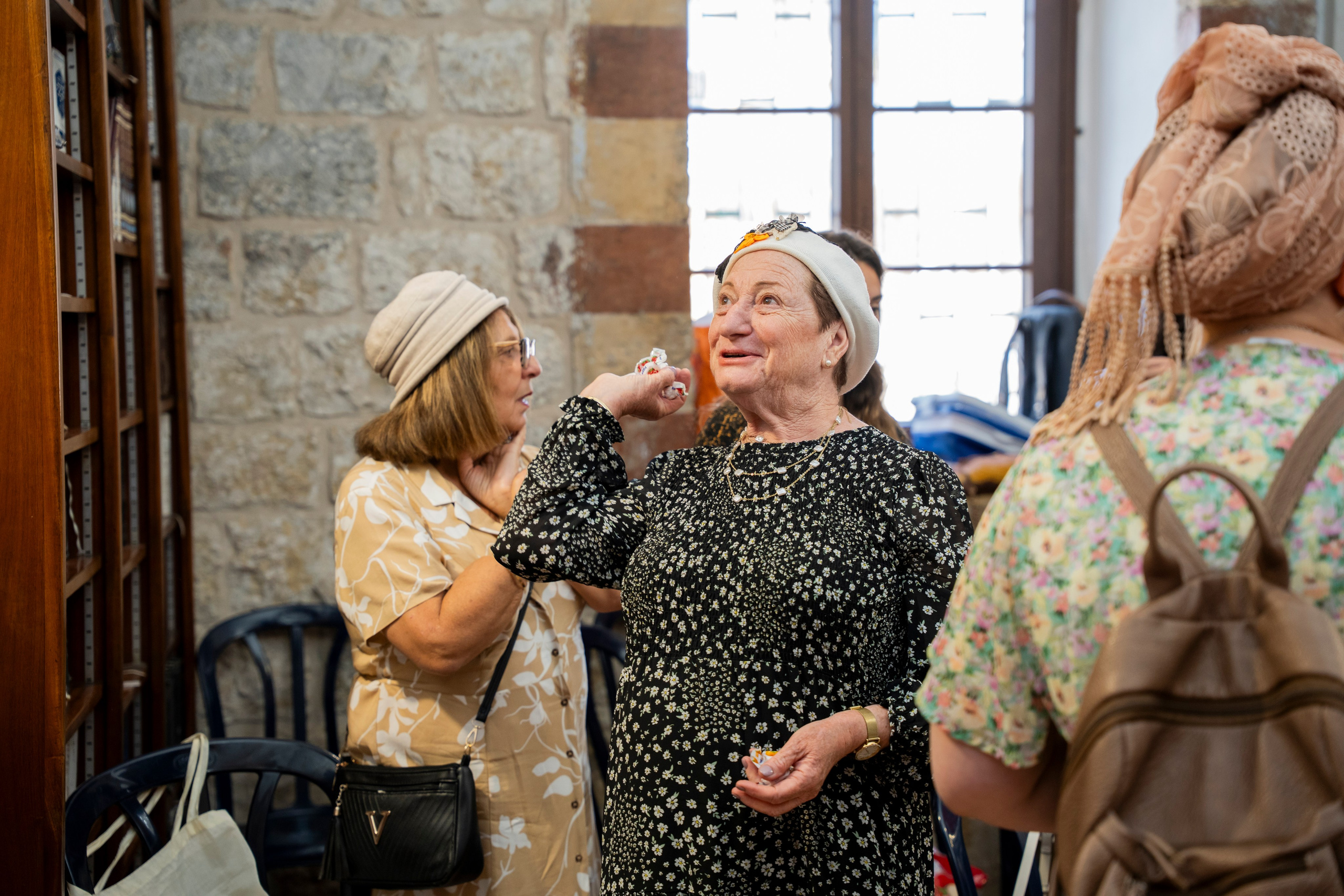 הנחת התפילין רפאל לוי. יוסף מזרחי צילום חתונה, ברית וזוגיות. צלם מקצועי שאוהב להוציא אתכם הכי יפים ברגעים הכי מרגשים