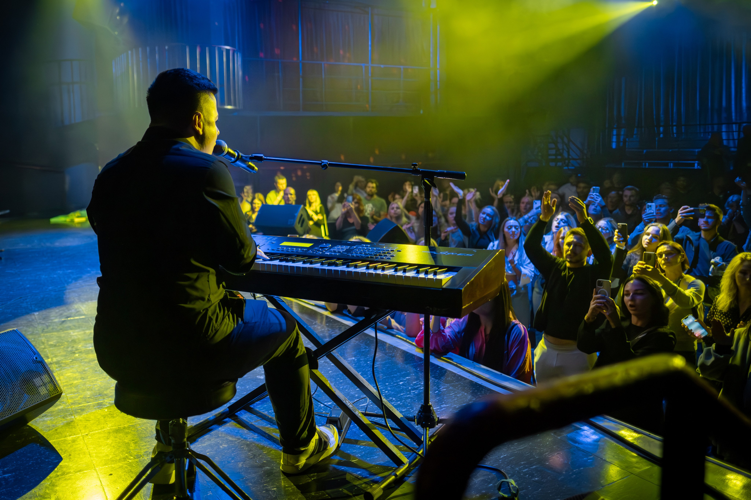 SHUMEI_YAKTAK_QUESTPISTOLS / 2023. Reportage concert portrait photography in the San Francisco Bay Area