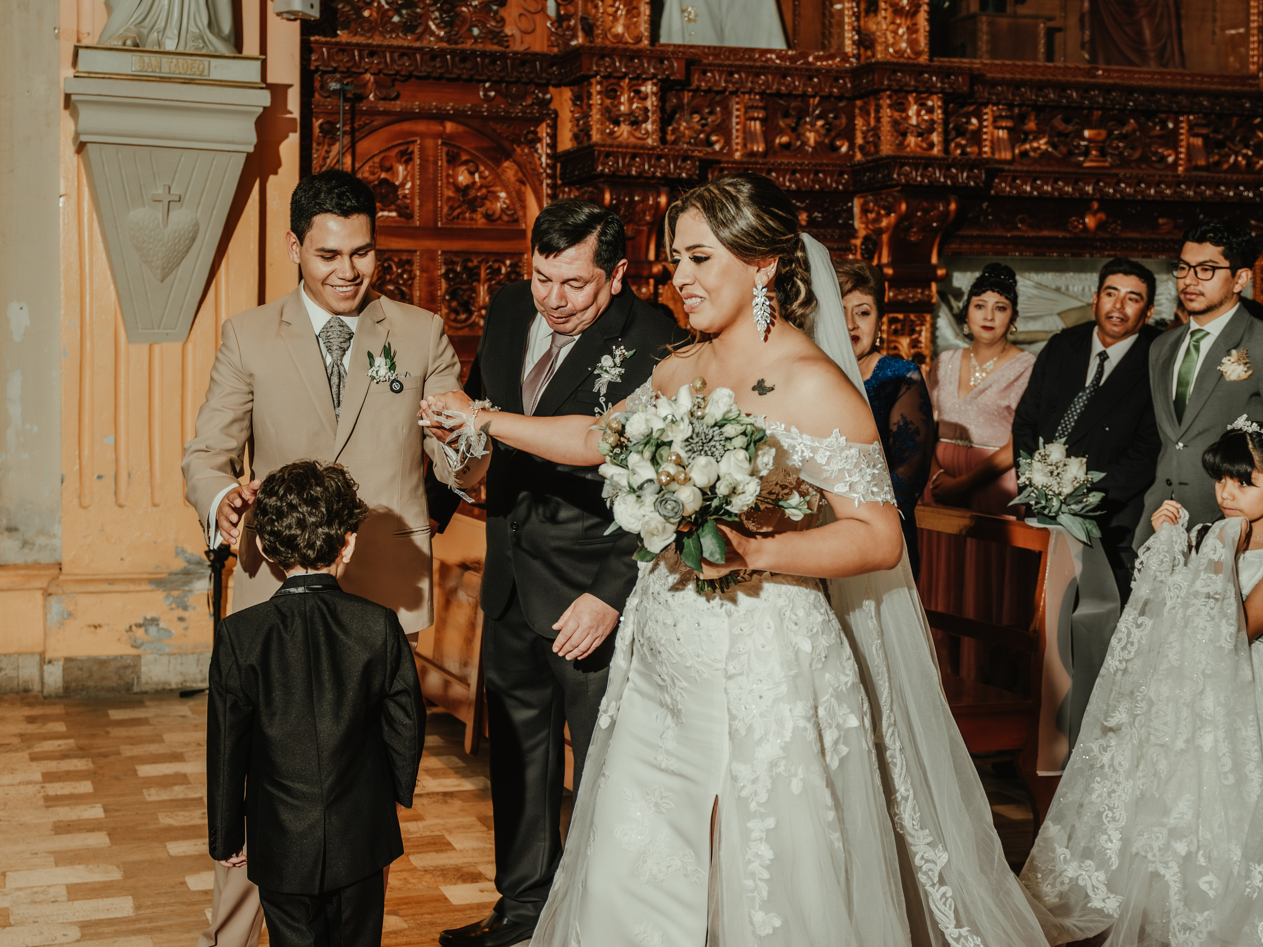 CARLA Y MARIO BODA RELIGIOSA. Studio KVTA | Fotografía y Video de Bodas en Arequipa