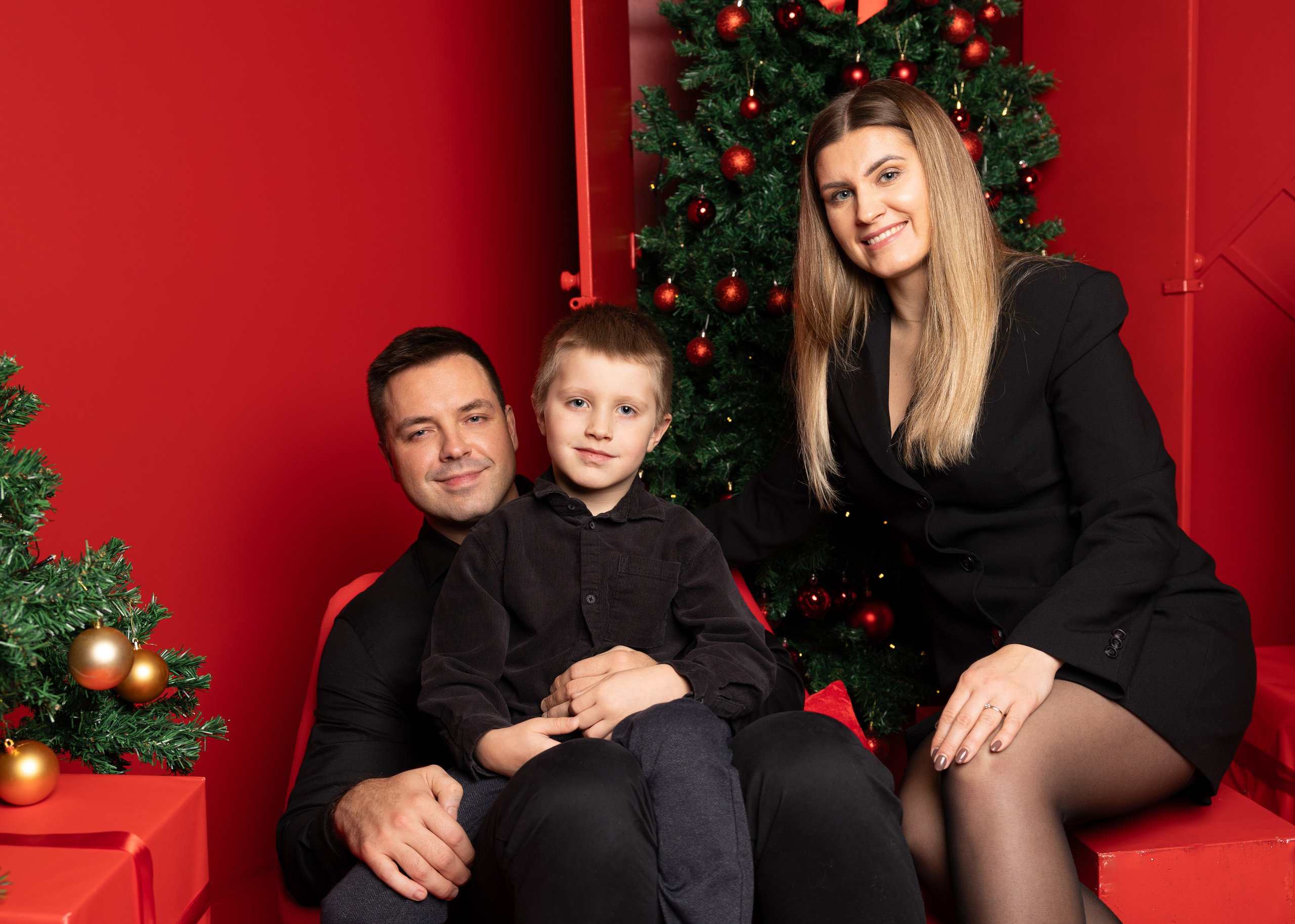 Ziemassvētku fotosesija ar Aneti un ģimeni. Sajūtu un mirkļu fotogrāfs no Rīgas, Mārtiņš Babris